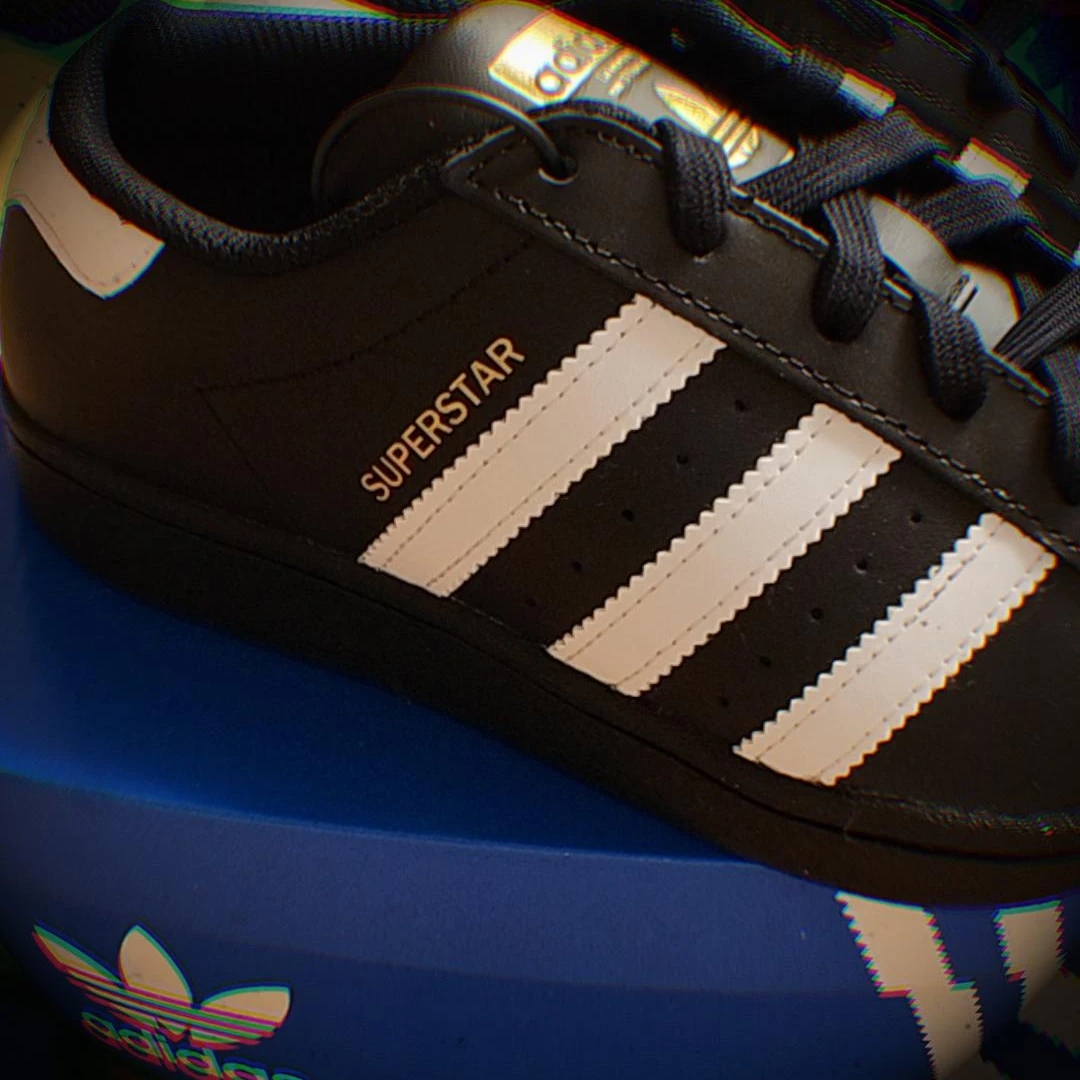 Adidas Superstar Core Black White 착용 스타일