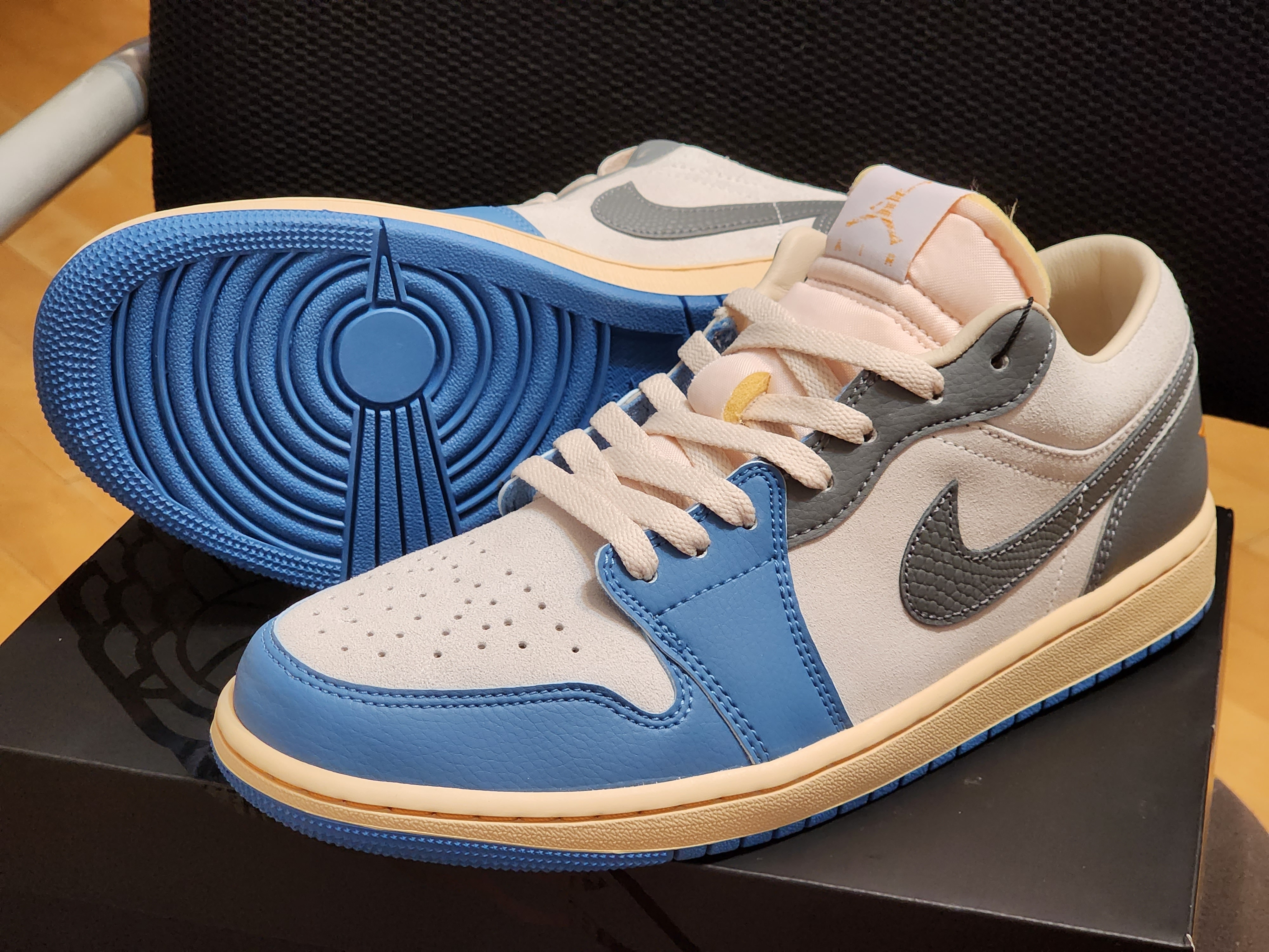 Jordan 1 Low SE Tokyo 96 착용 스타일 - 1