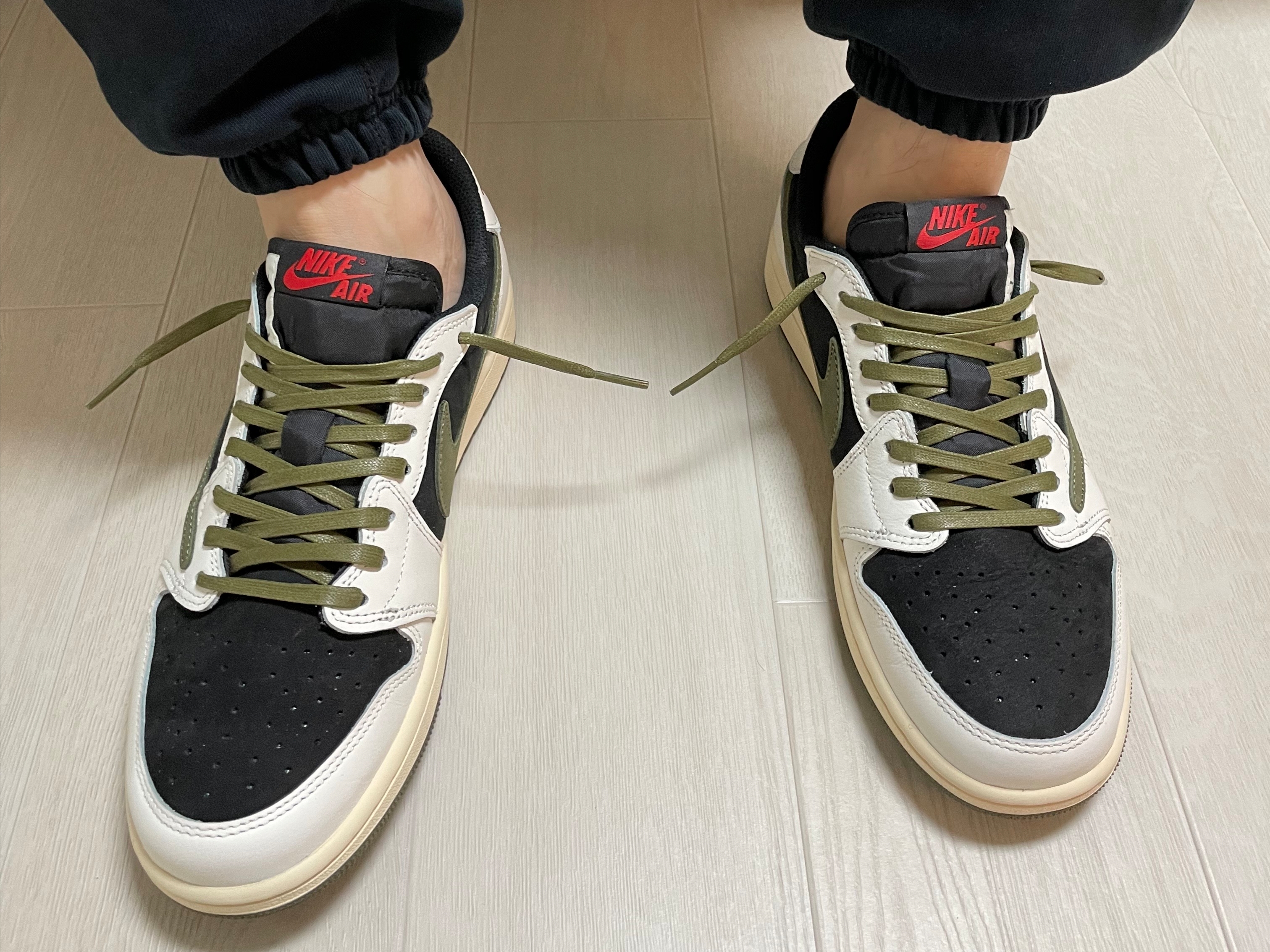 (W) Jordan 1 x Travis Scott Retro Low OG SP Medium Olive 착용 스타일 - 1