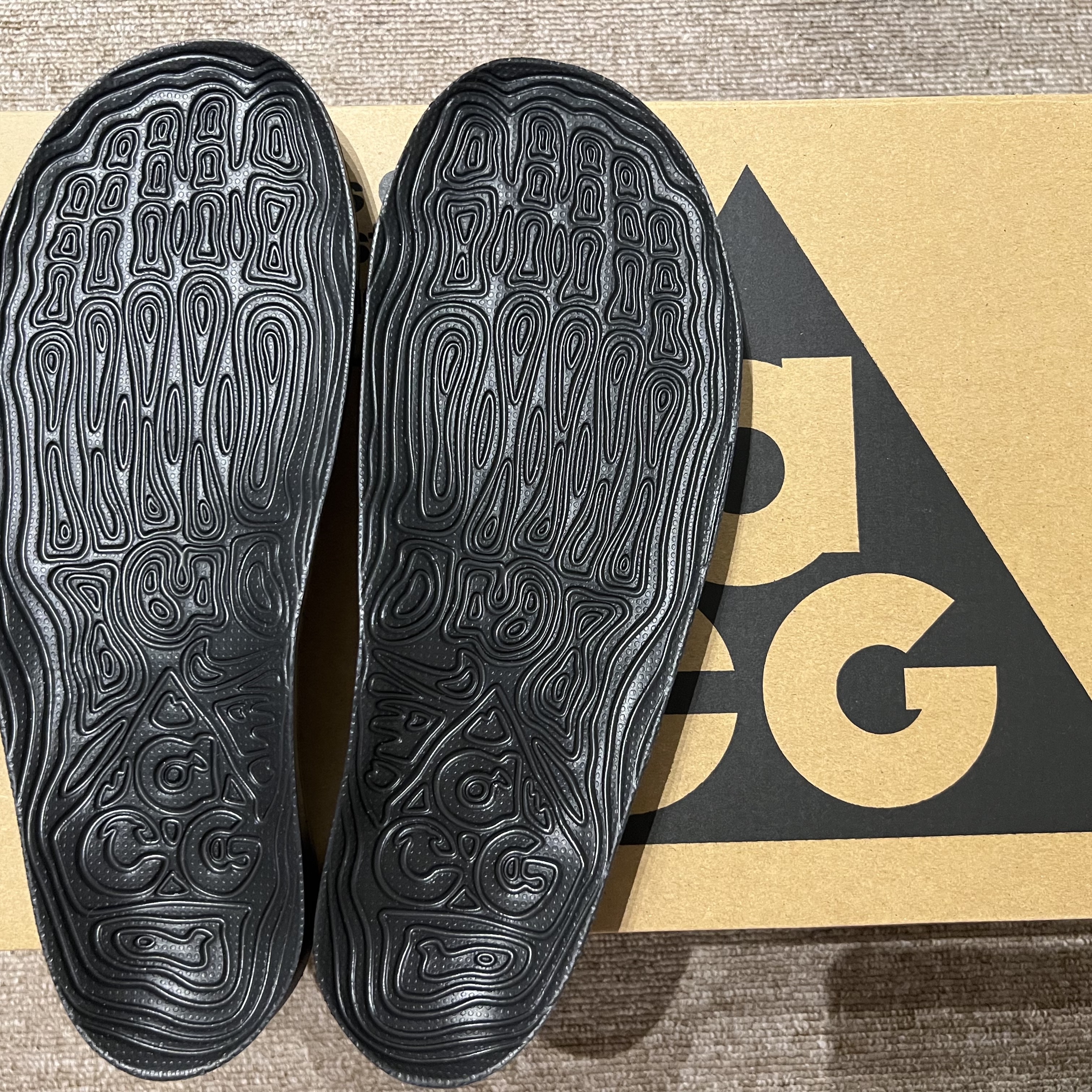 Nike ACG Moc Summit White and Black 착용 스타일 - 2