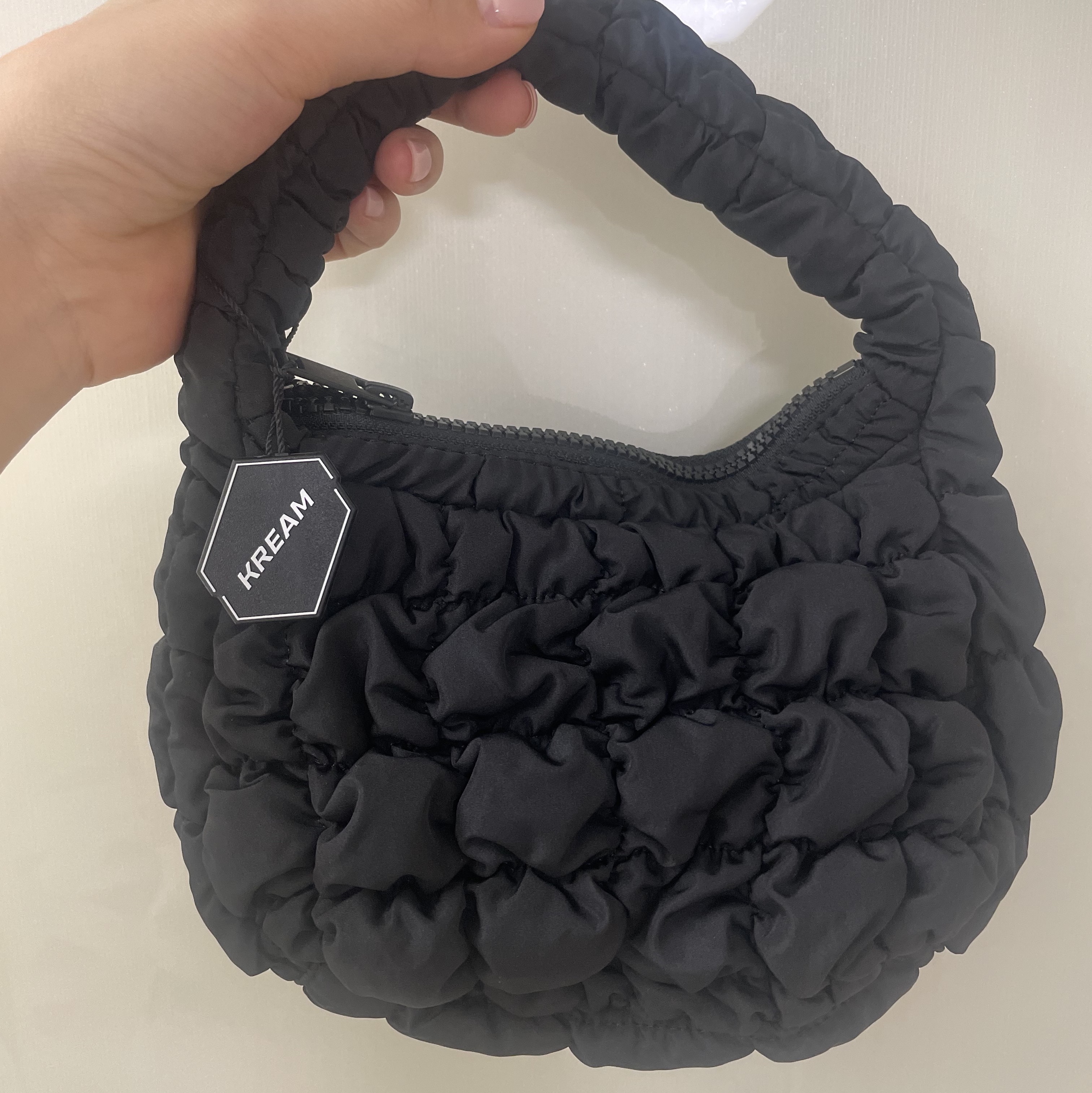 COS Quilted Micro Bag Black 착용 스타일
