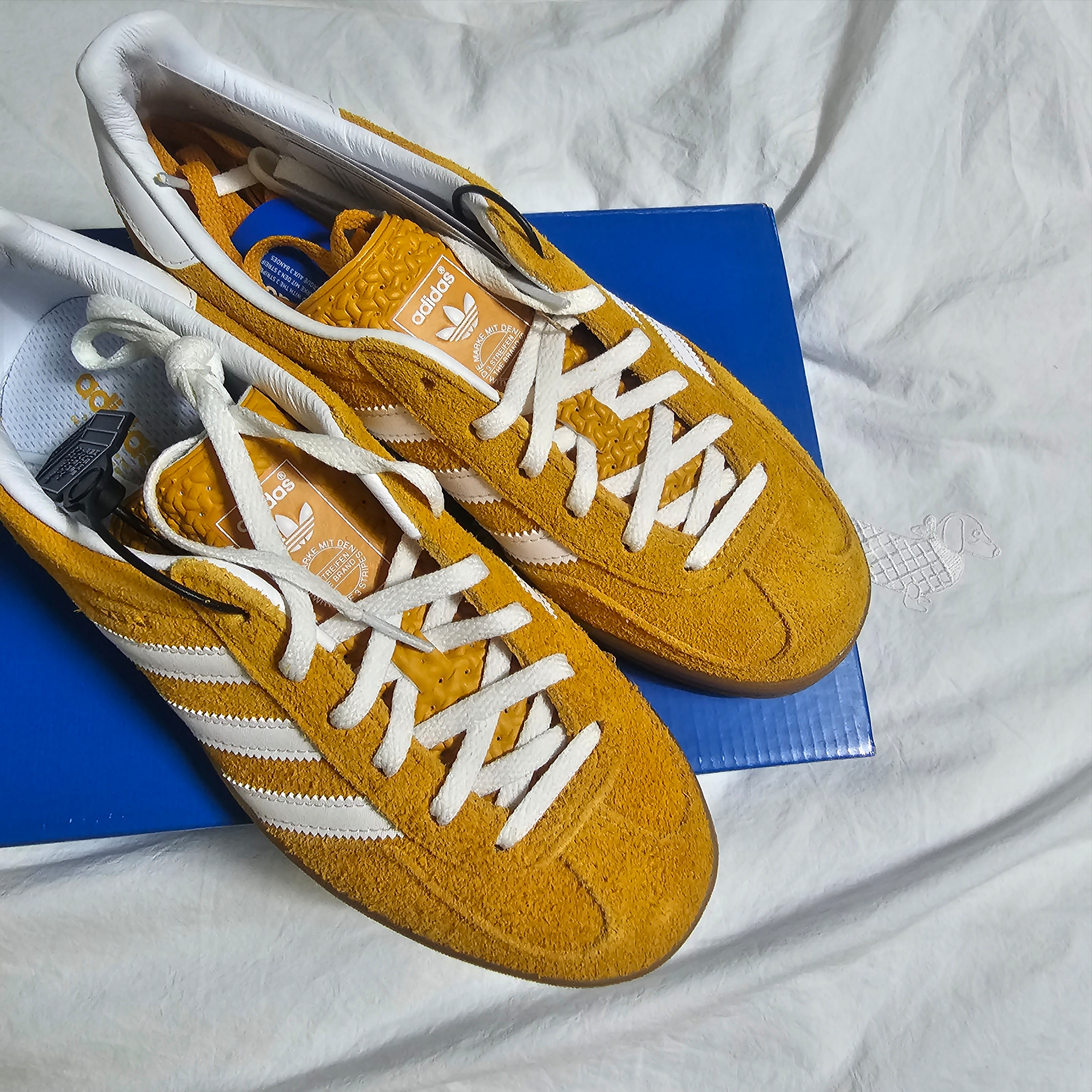 (W) Adidas Gazelle Indoor Orange Peel Cloud White 착용 스타일