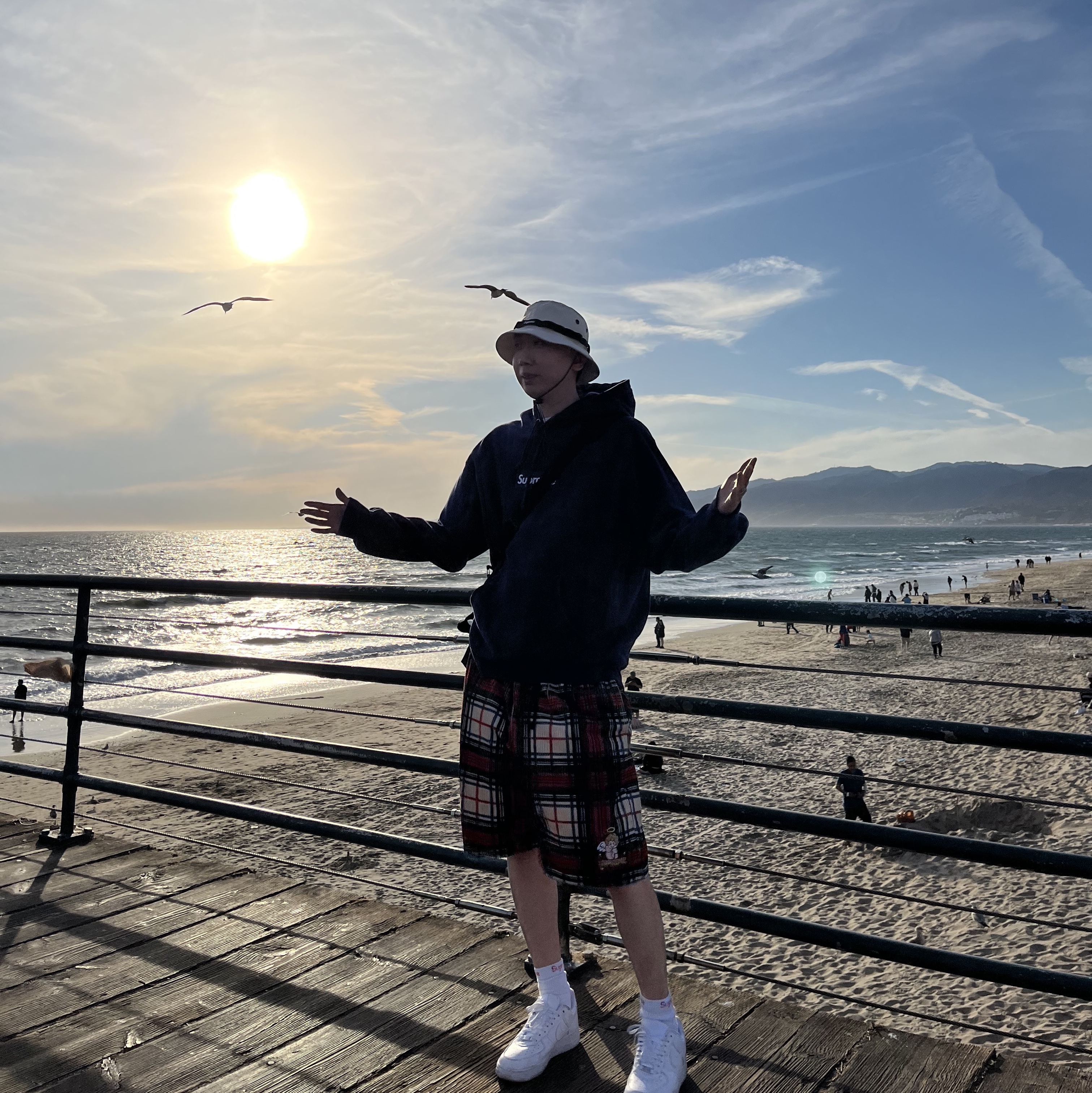 Supreme Corduroy Shorts Plaid - 22SS, Supreme Box Logo Hooded Sweatshirt Washed Navy - 21FW 착용 스타일