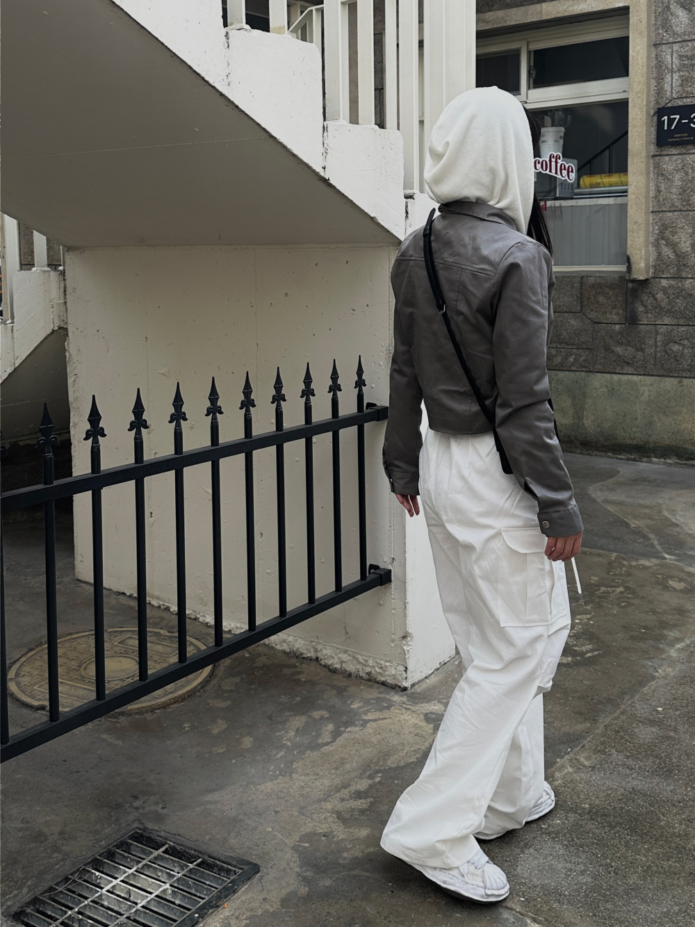 Maison Mihara Yasuhiro Blakey OG Sole Canvas Low-top Sneakers White 착용 스타일 - 2
