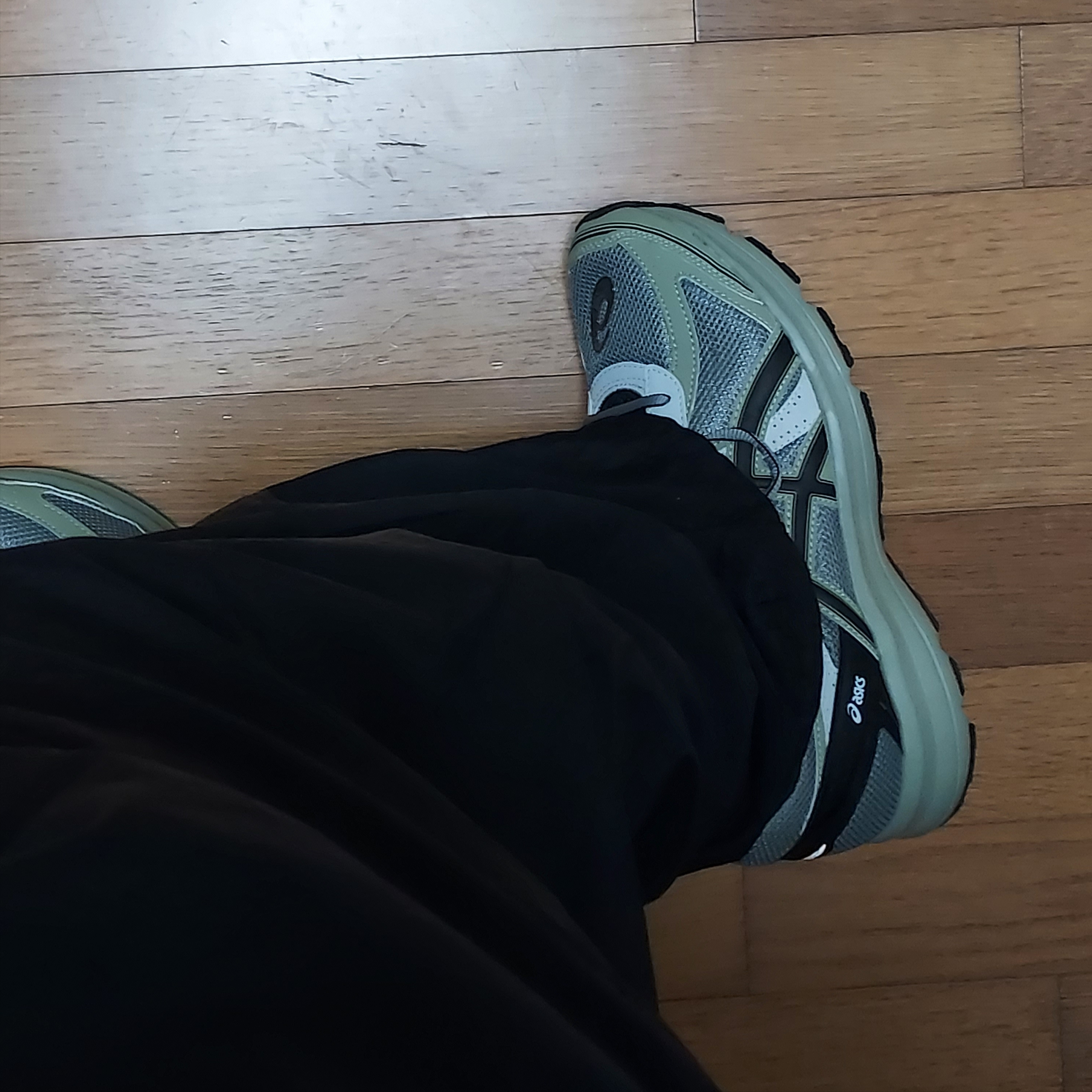 Asics Jog 100 S Sheet Rock - 2E Wide 착용 스타일