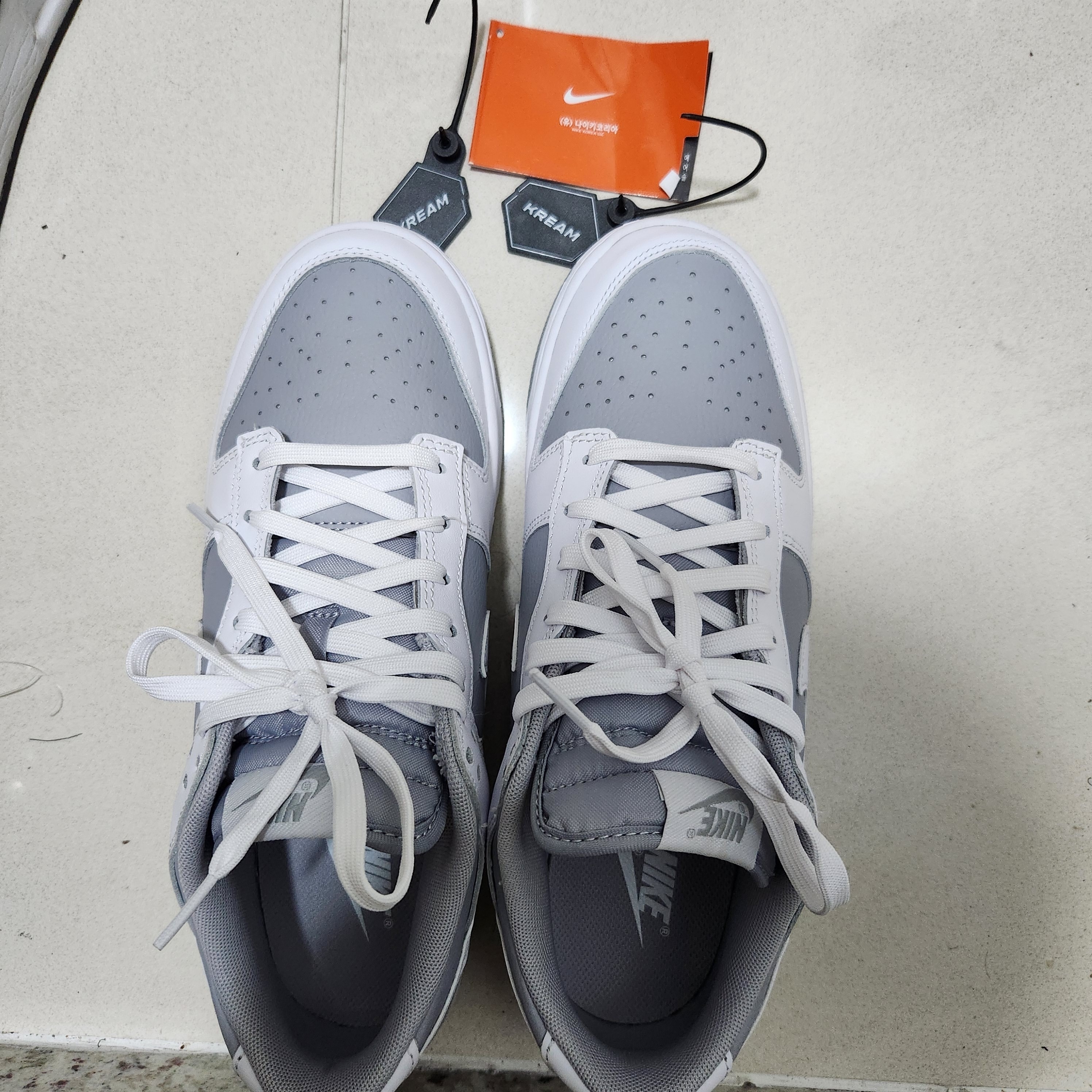 Nike Dunk Low Retro White Neutral Grey 착용 스타일 - 1