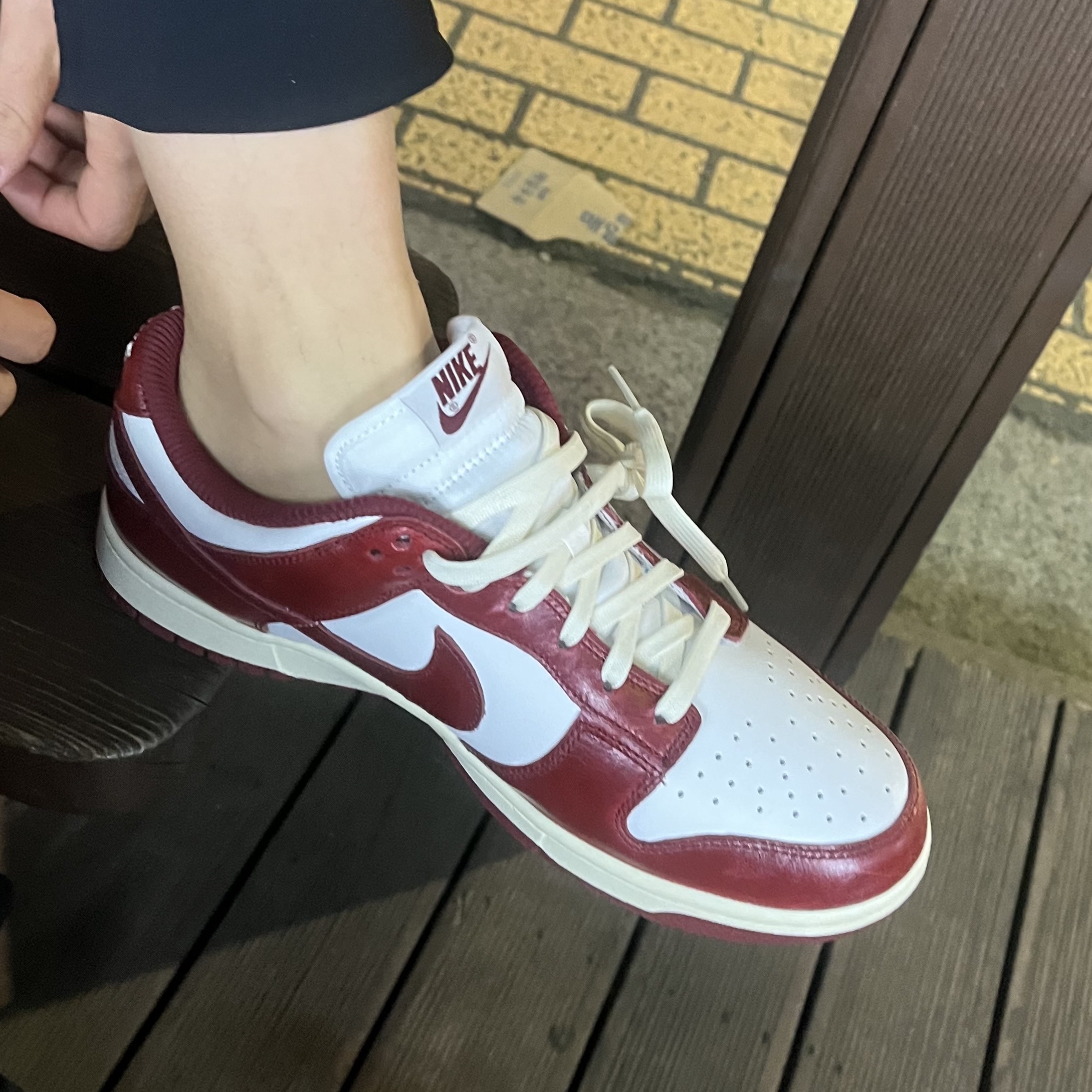 (W) Nike Dunk Low Retro PRM Team Red and White 착용 스타일