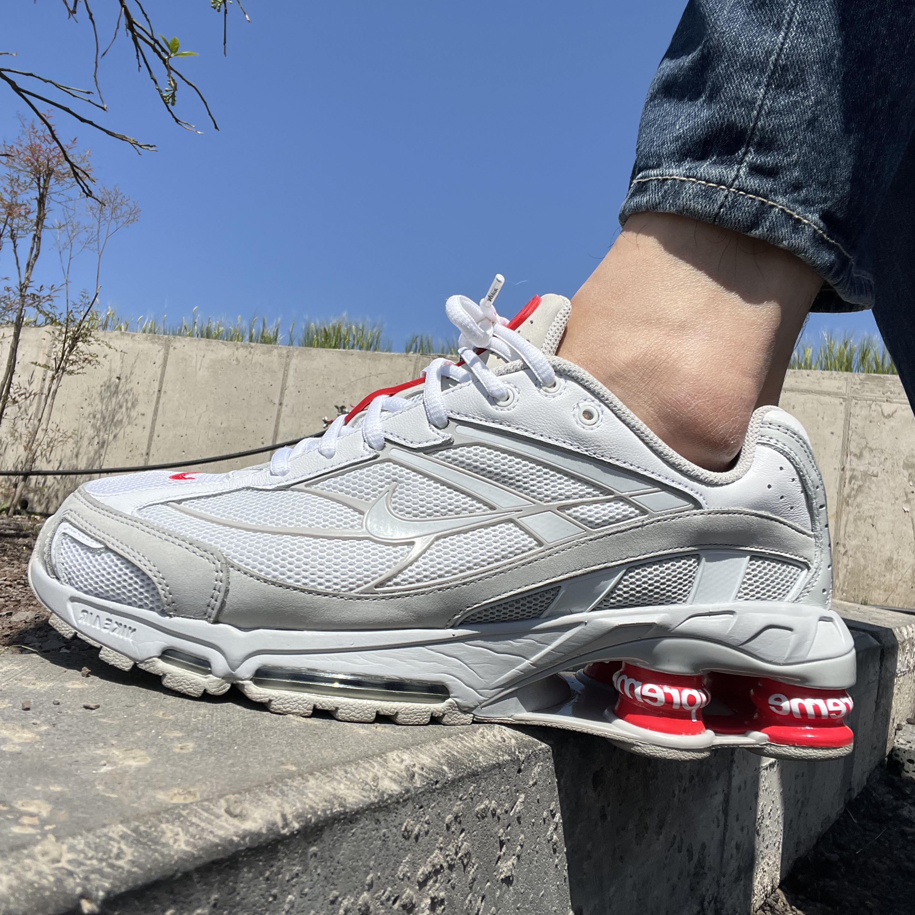 Nike x Supreme Shox Ride 2 SP White 착용 스타일 - 2