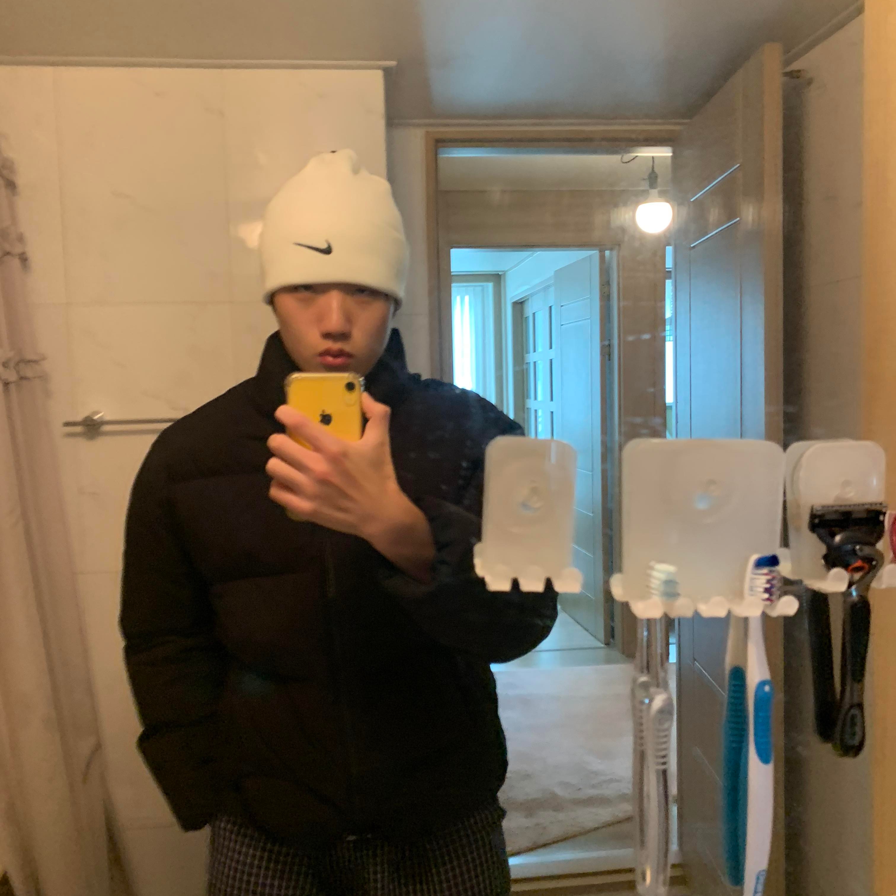 Nike x Stussy NRG Cuffed Beanie Summit White 착용 스타일