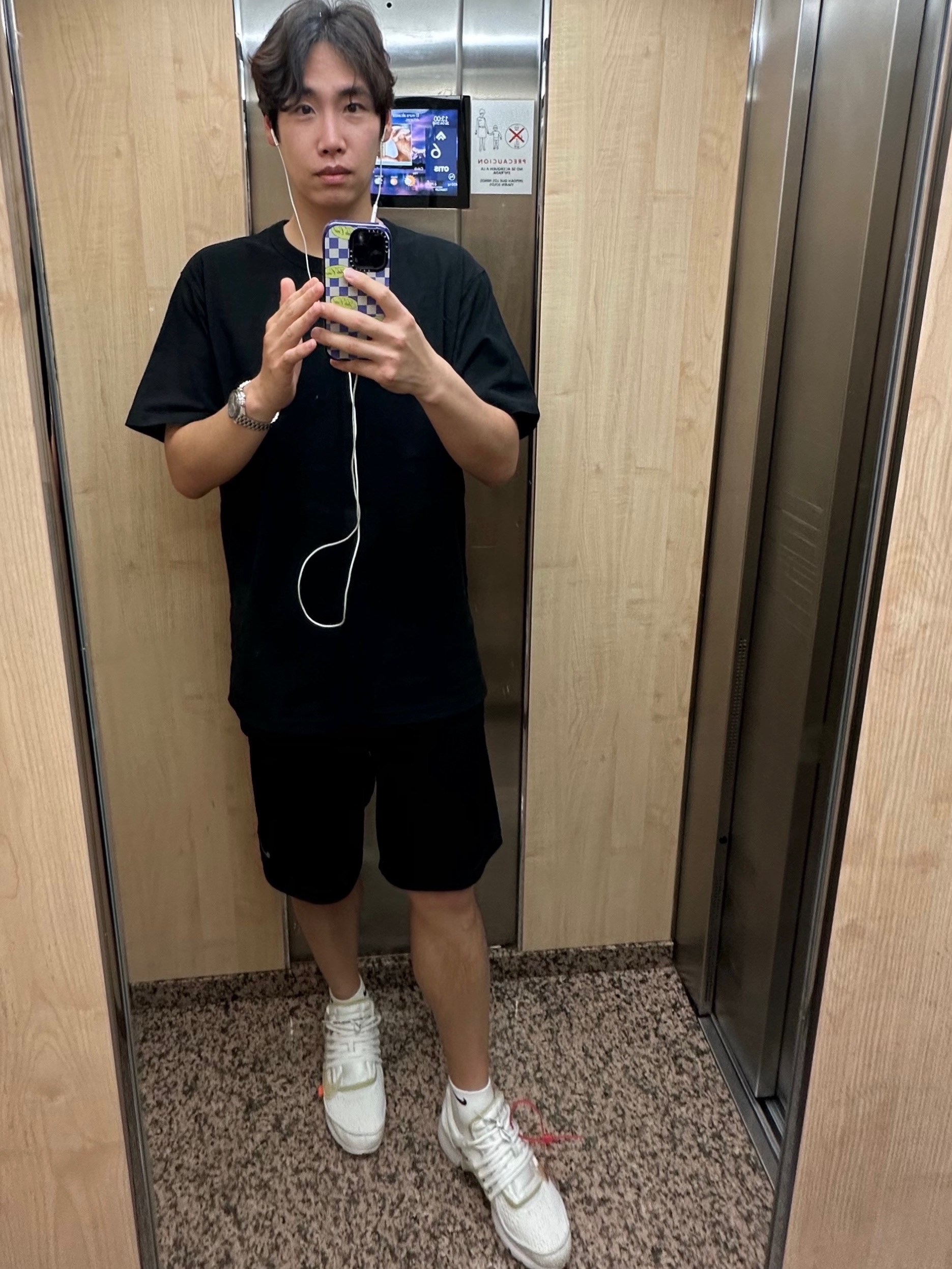 Nike x Off-White Air Presto White, Omega Speedmaster Moonwatch Professional Co Axial Master Chronometer Chronograph Steel Black (Transparent Caseback Ver.) 착용 스타일