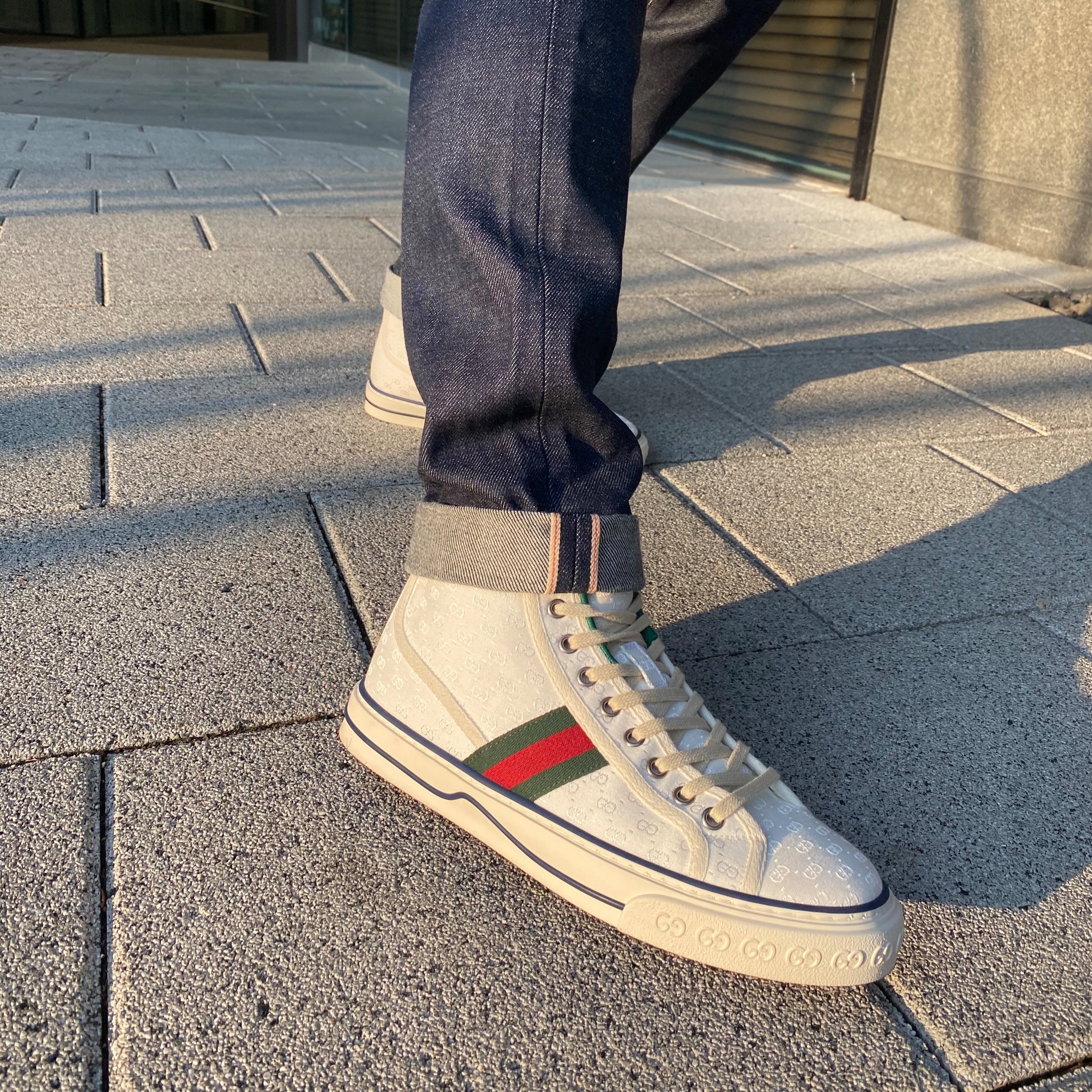 Gucci Tennis 1977 High-Top Sneakers Beige Ebony, A.P.C. Petit New Standard Tight-Fit Jeans Indigo 착용 스타일
