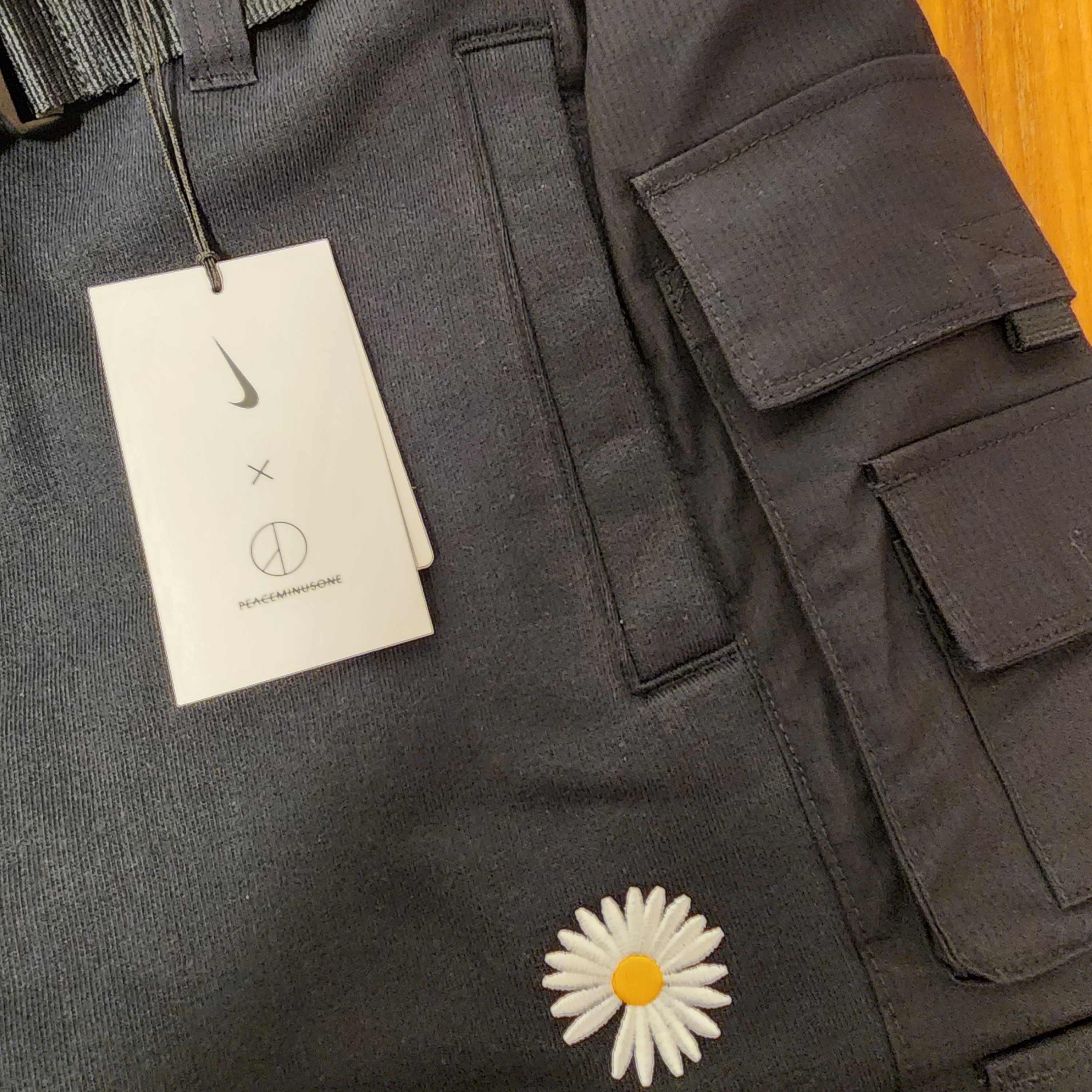 Nike x Peaceminusone Wide Pants Black (DR0096-010) 착용 스타일 - 5