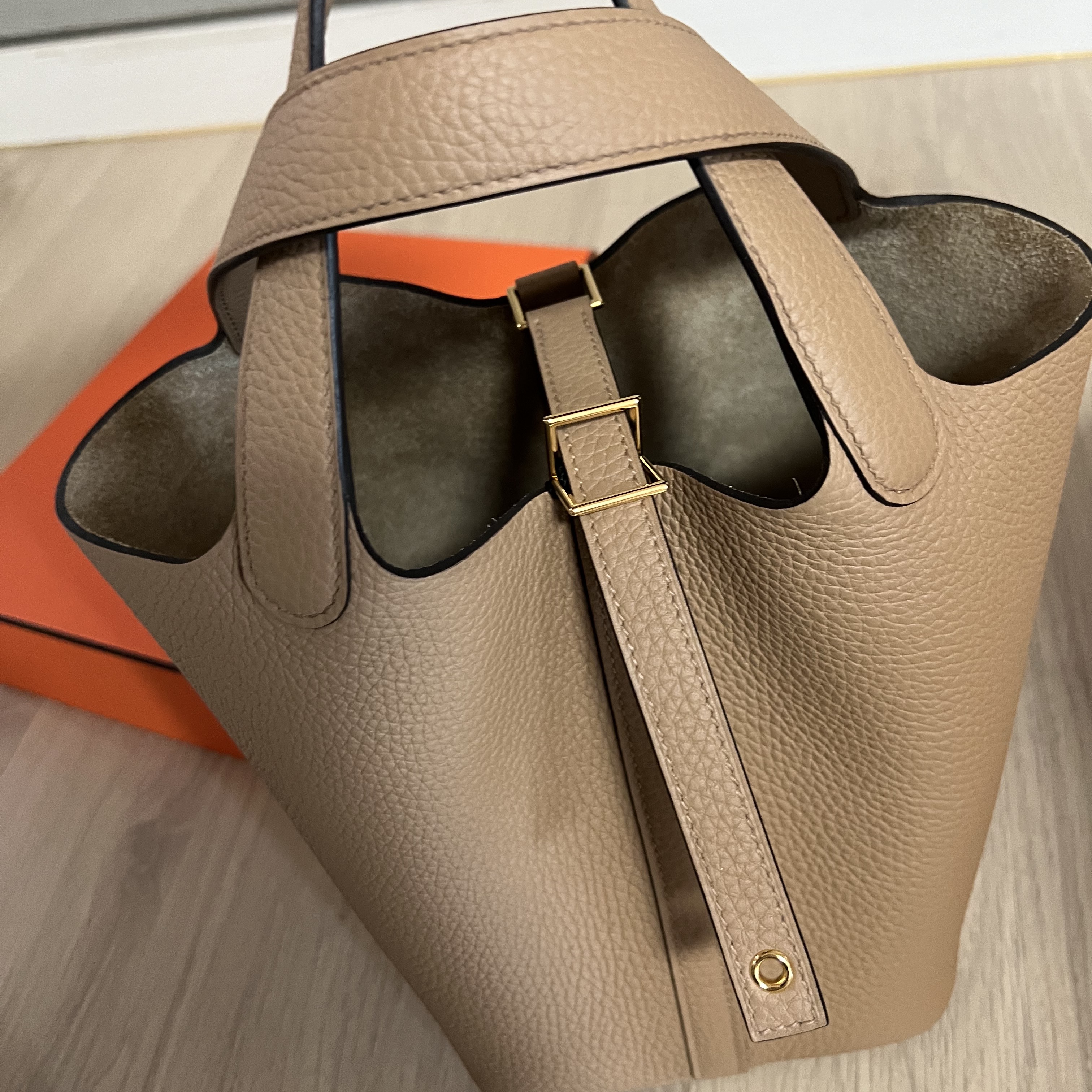 Hermes Picotin Lock 18 Bag Clemence & Gold Chai 착용 스타일