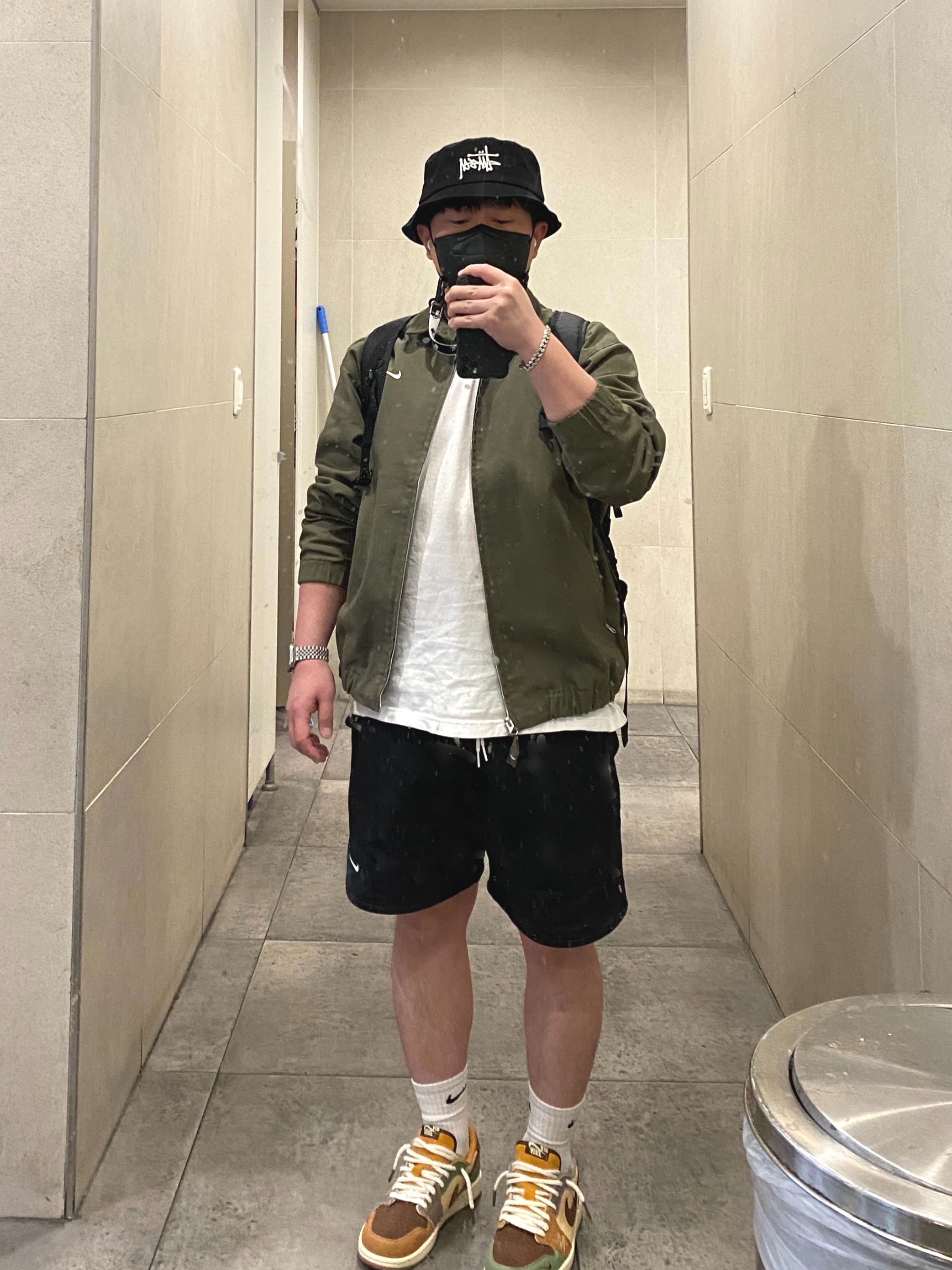 Jordan 1 x Zion Williamson Retro Low OG Flax and Oil Green, Nike NRG Solo Swoosh Fleece Shorts Black - US/EU 착용 스타일