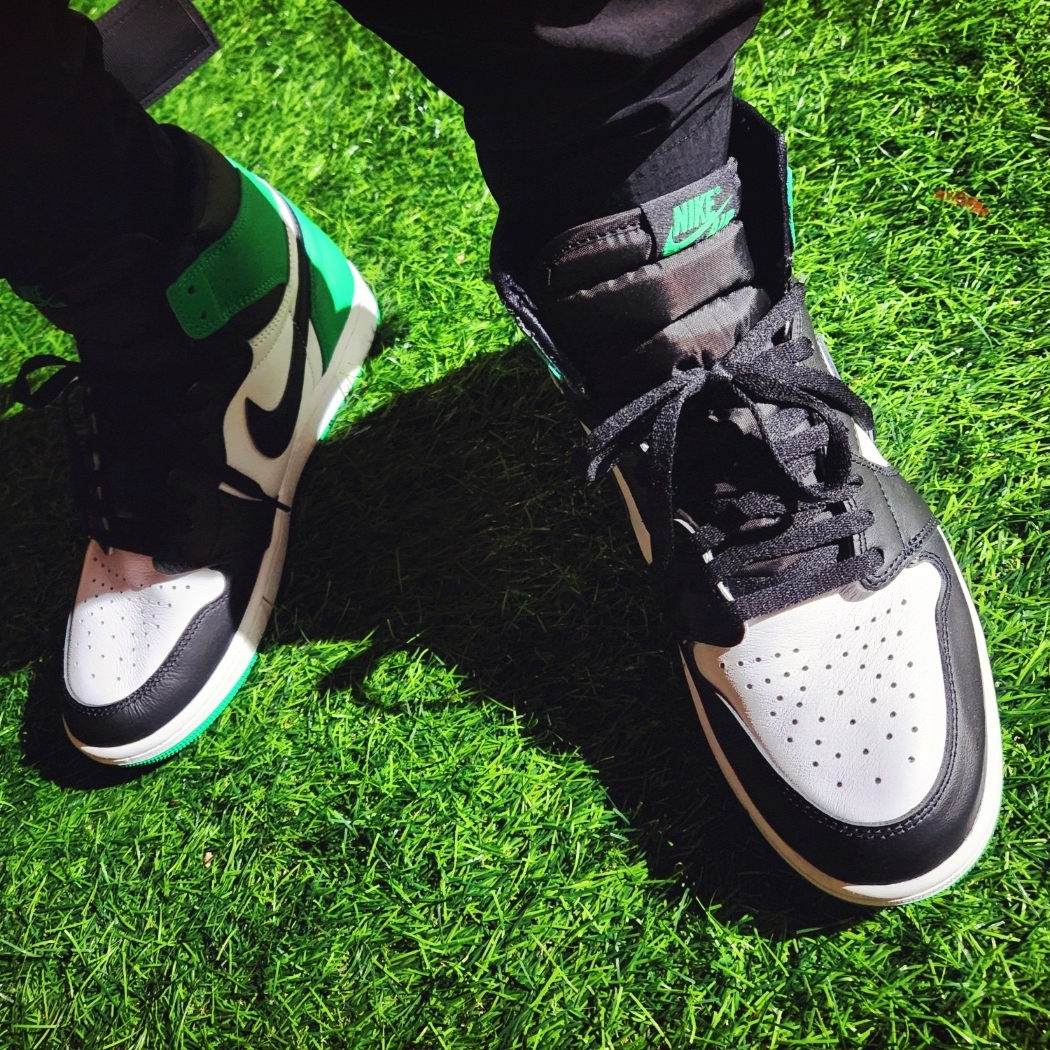 Jordan 1 Retro High OG Black and Lucky Green 착용 스타일 - 4