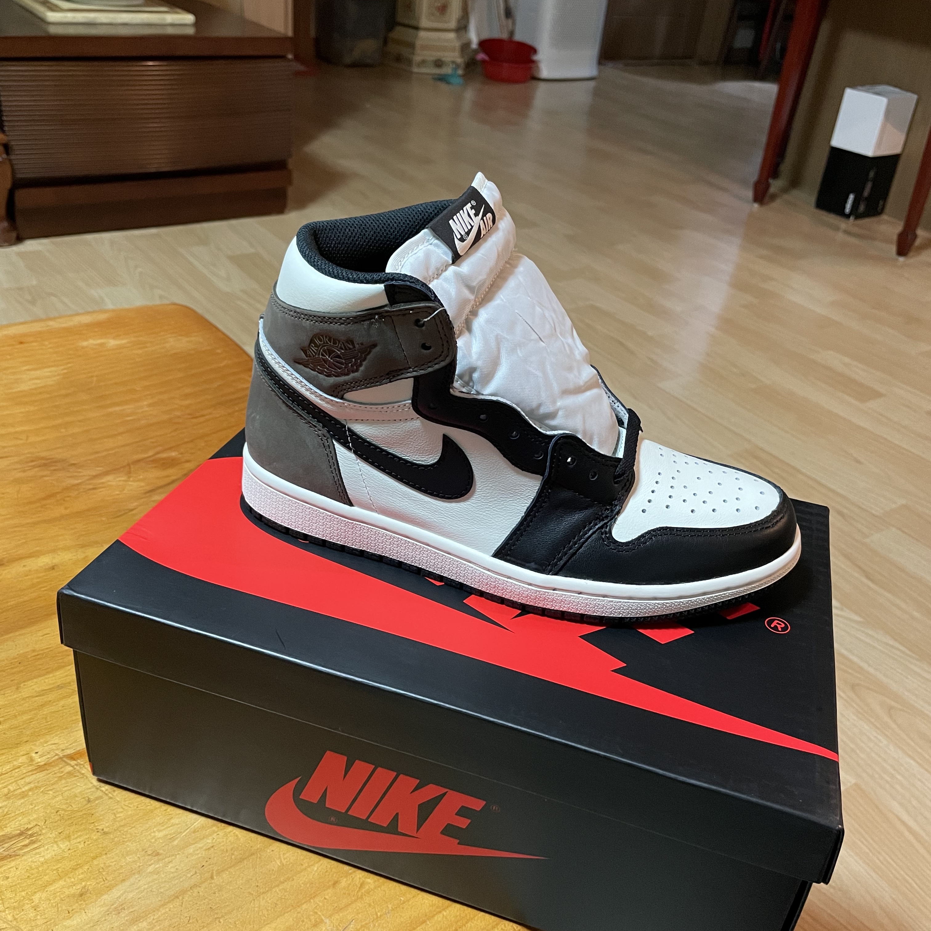 Jordan 1 Retro High OG Black Mocha 착용 스타일