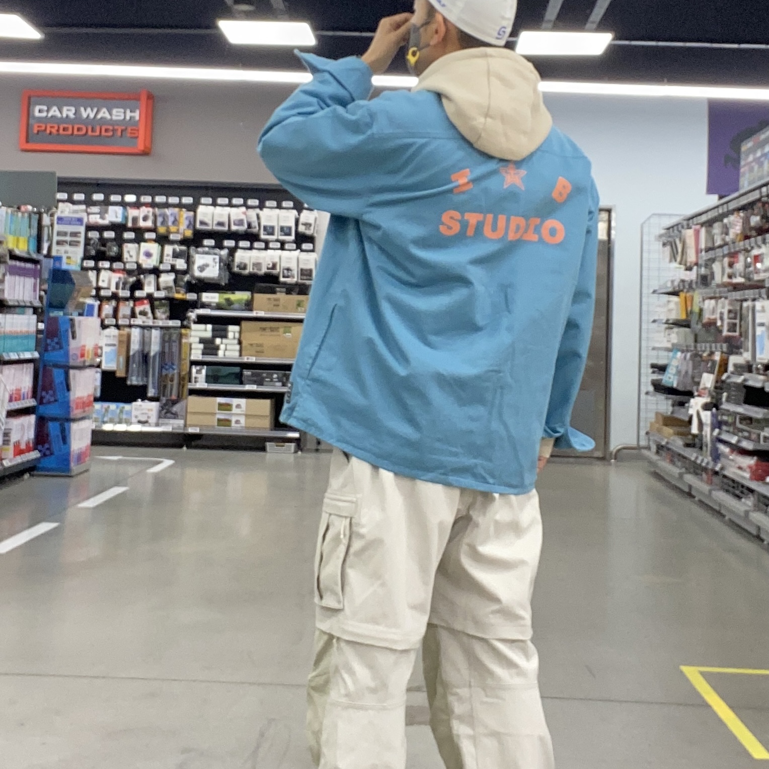 IAB Studio x Obey Bold Shirt Jacket Blue, Nike ACG Smith Summit Cargo Pants Light Bone - Asia 착용 스타일 - 1
