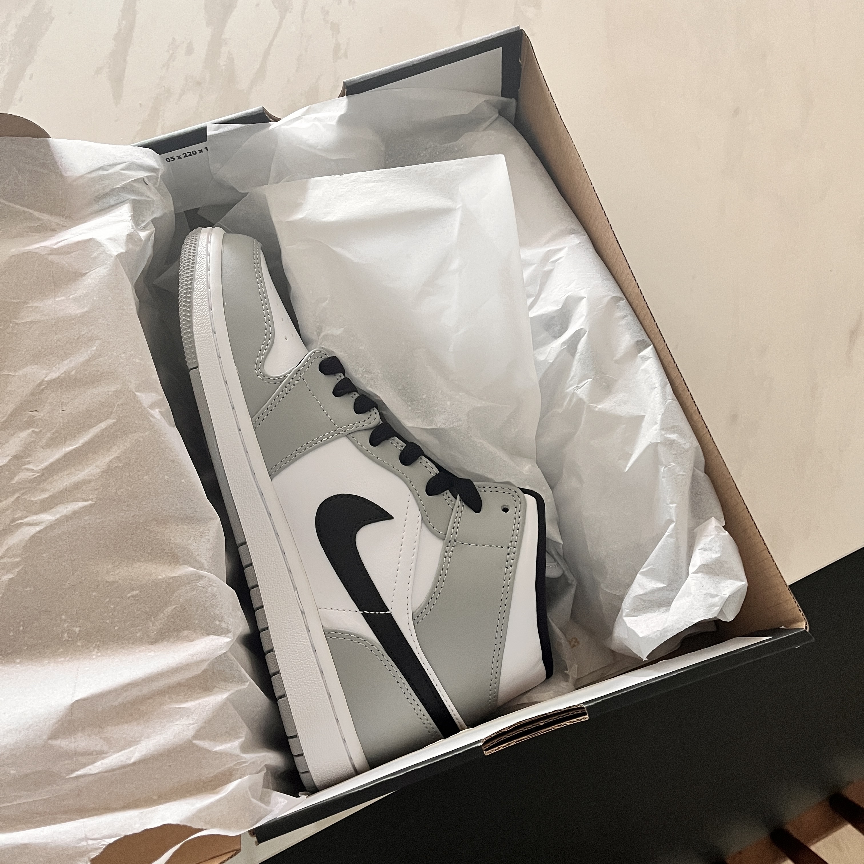 Jordan 1 Mid Light Smoke Grey 착용 스타일 - 2