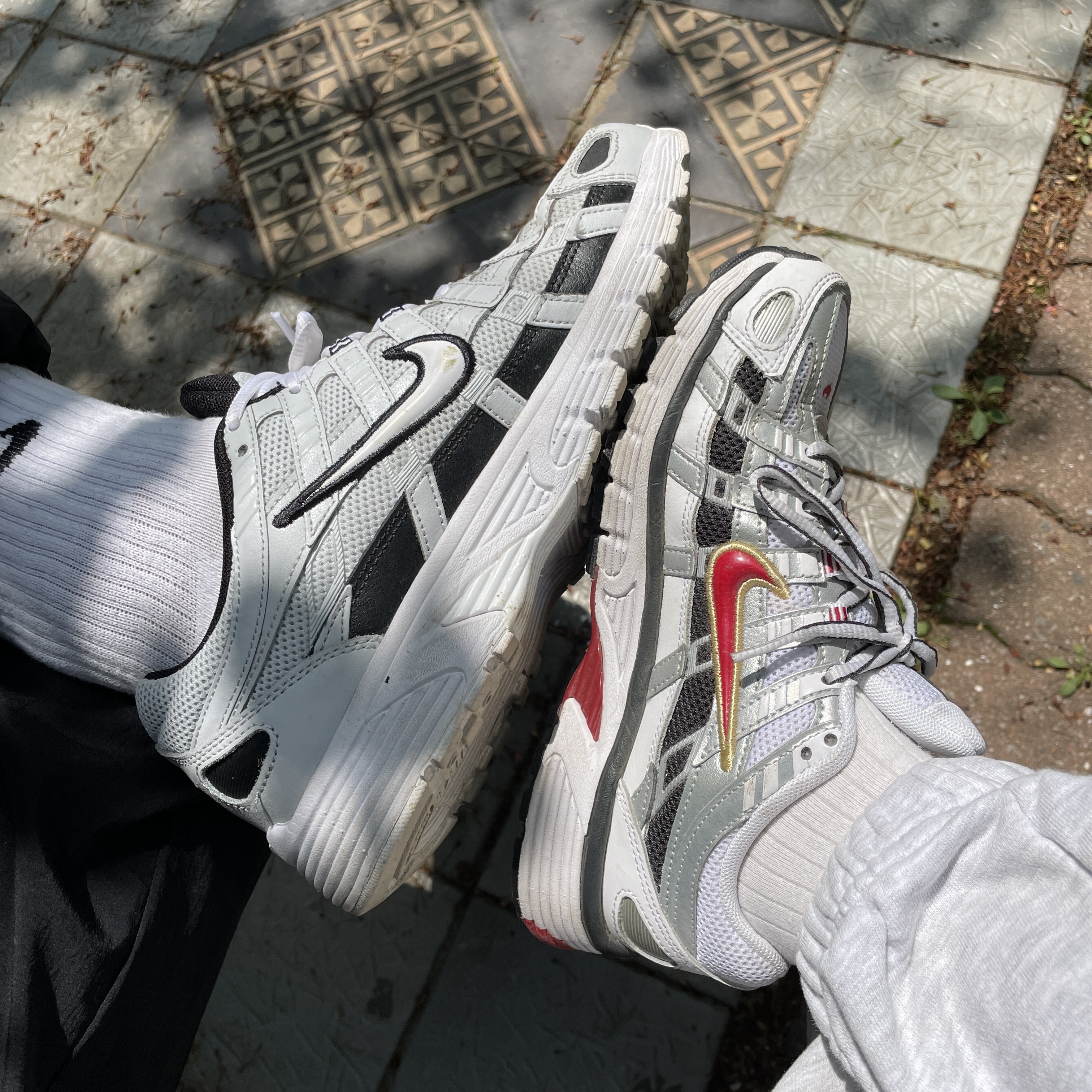 Nike P-6000 Pure Platinum, (W) Nike P-6000 Metallic Silver Red 착용 스타일