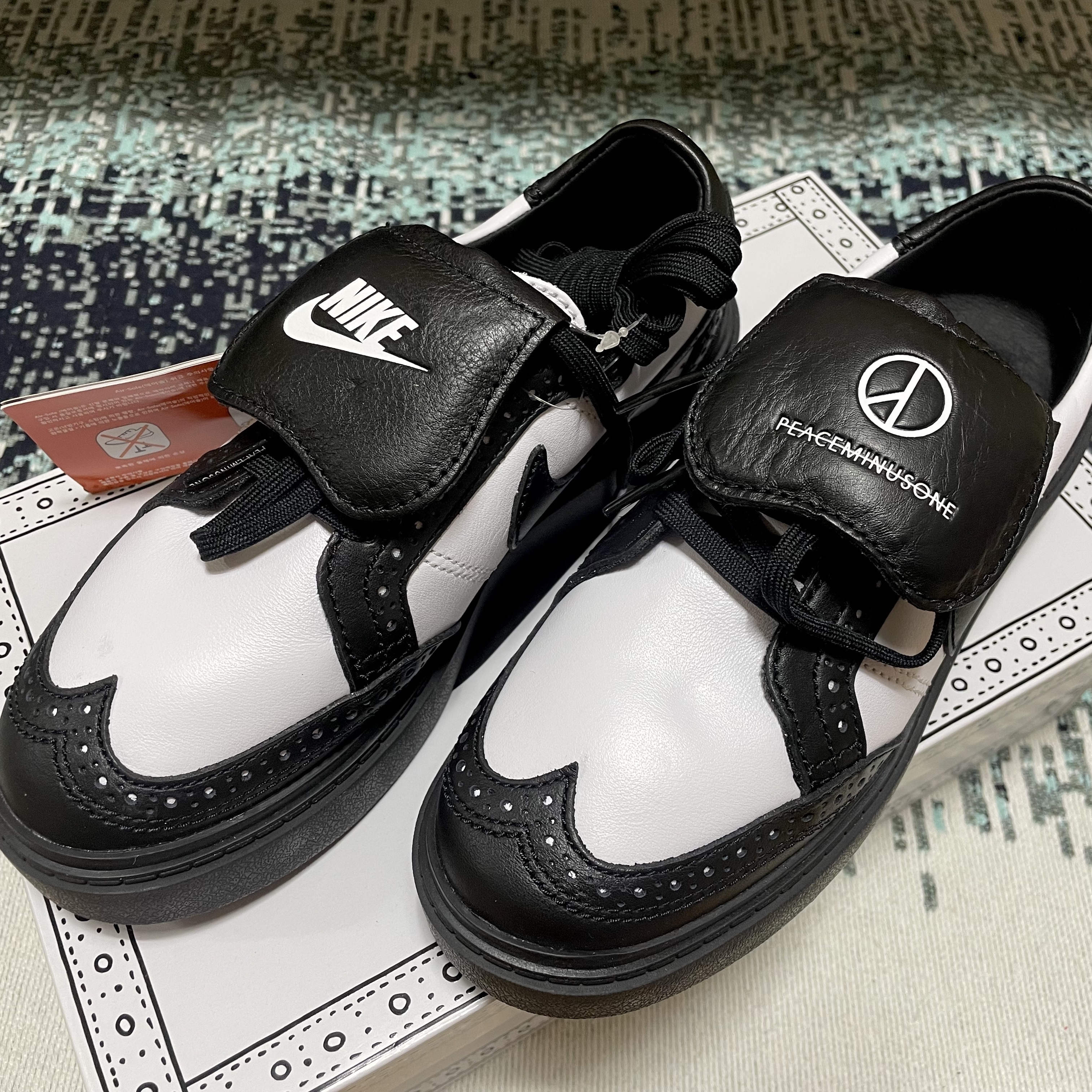 Nike x Peaceminusone Kwondo1 Black and White 착용 스타일 - 1
