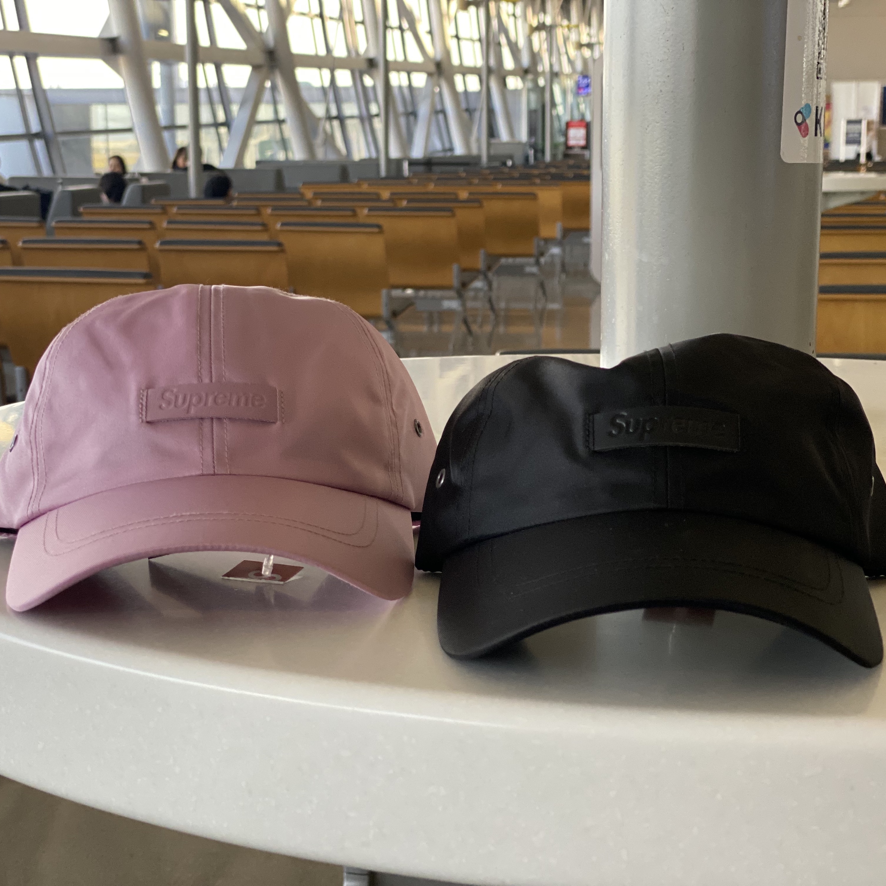 Supreme Leather Patch 6-Panel Dusty Pink - 23SS, Supreme Leather Patch 6-Panel Black - 23SS 착용 스타일