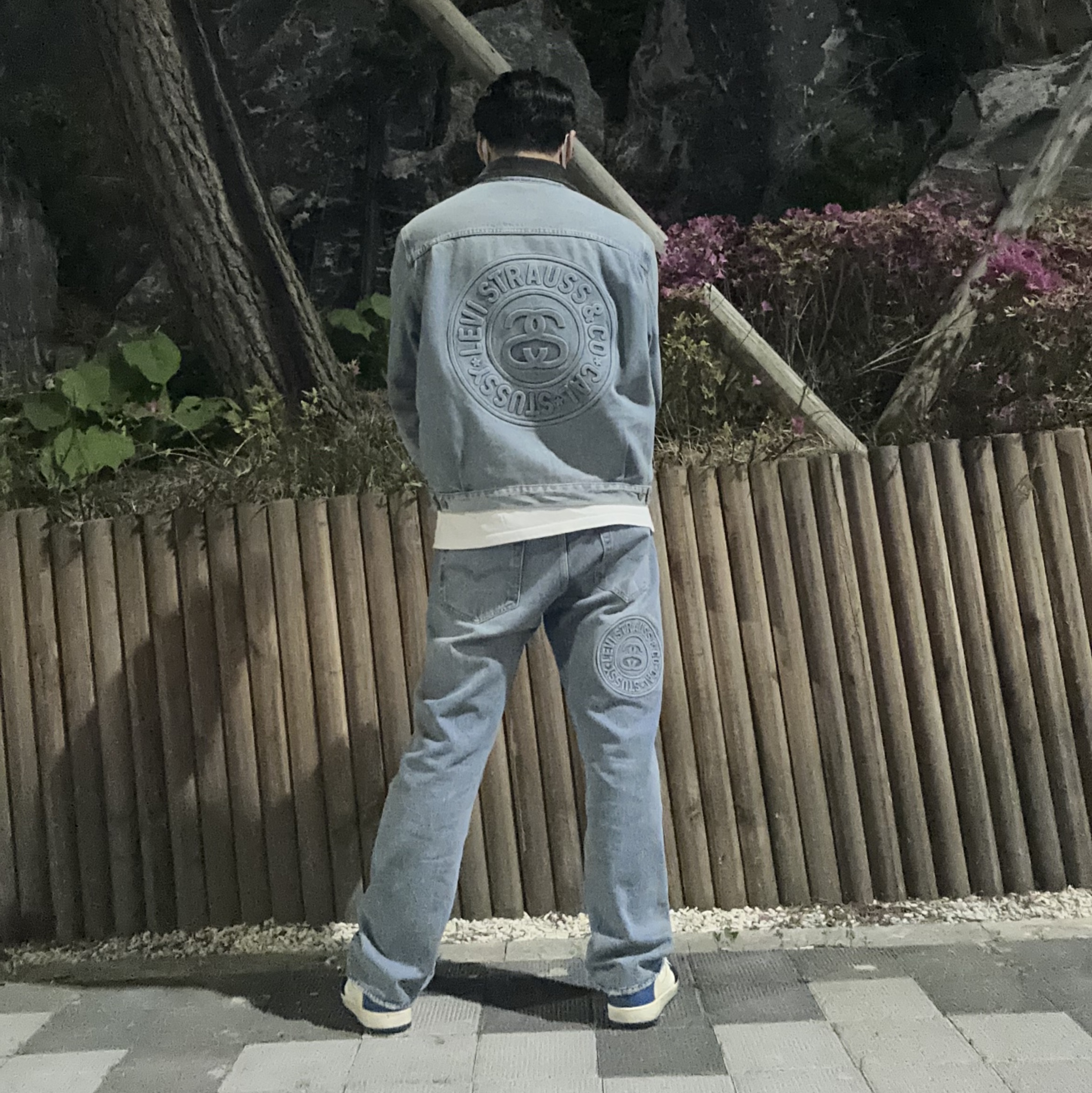 Stussy x Levi's Embossed Trucker Jacket Indigo, Stussy x Levi's Embossed 501 Jean Indigo 착용 스타일 - 1