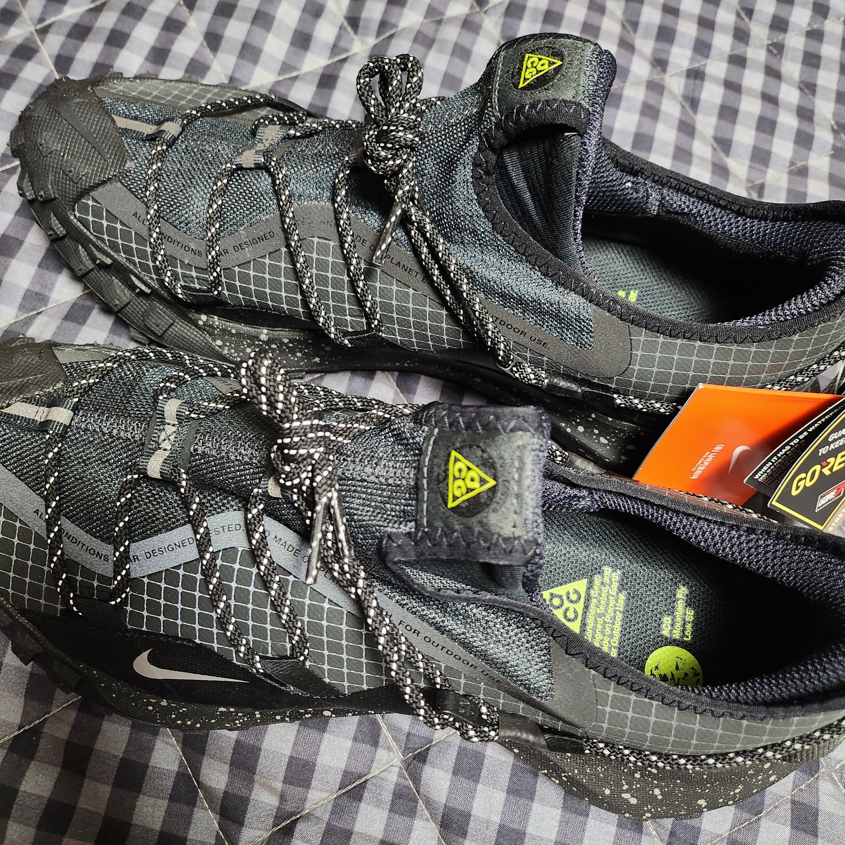 Nike ACG Mountain Fly Low Gore-Tex SE Dark Smoke Grey 착용 스타일