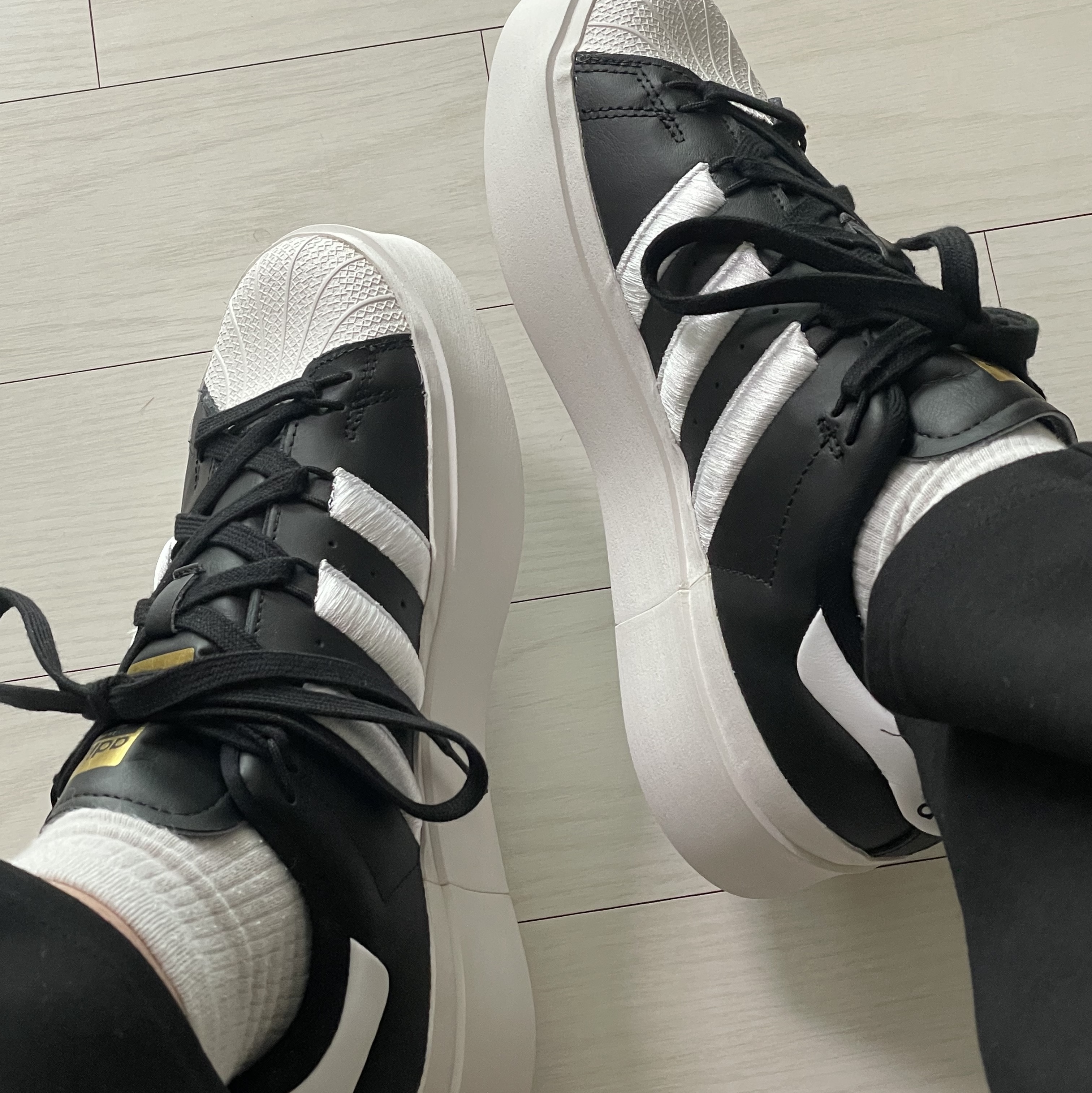 (W) Adidas Superstar Bonega Core Black 착용 스타일 - 1