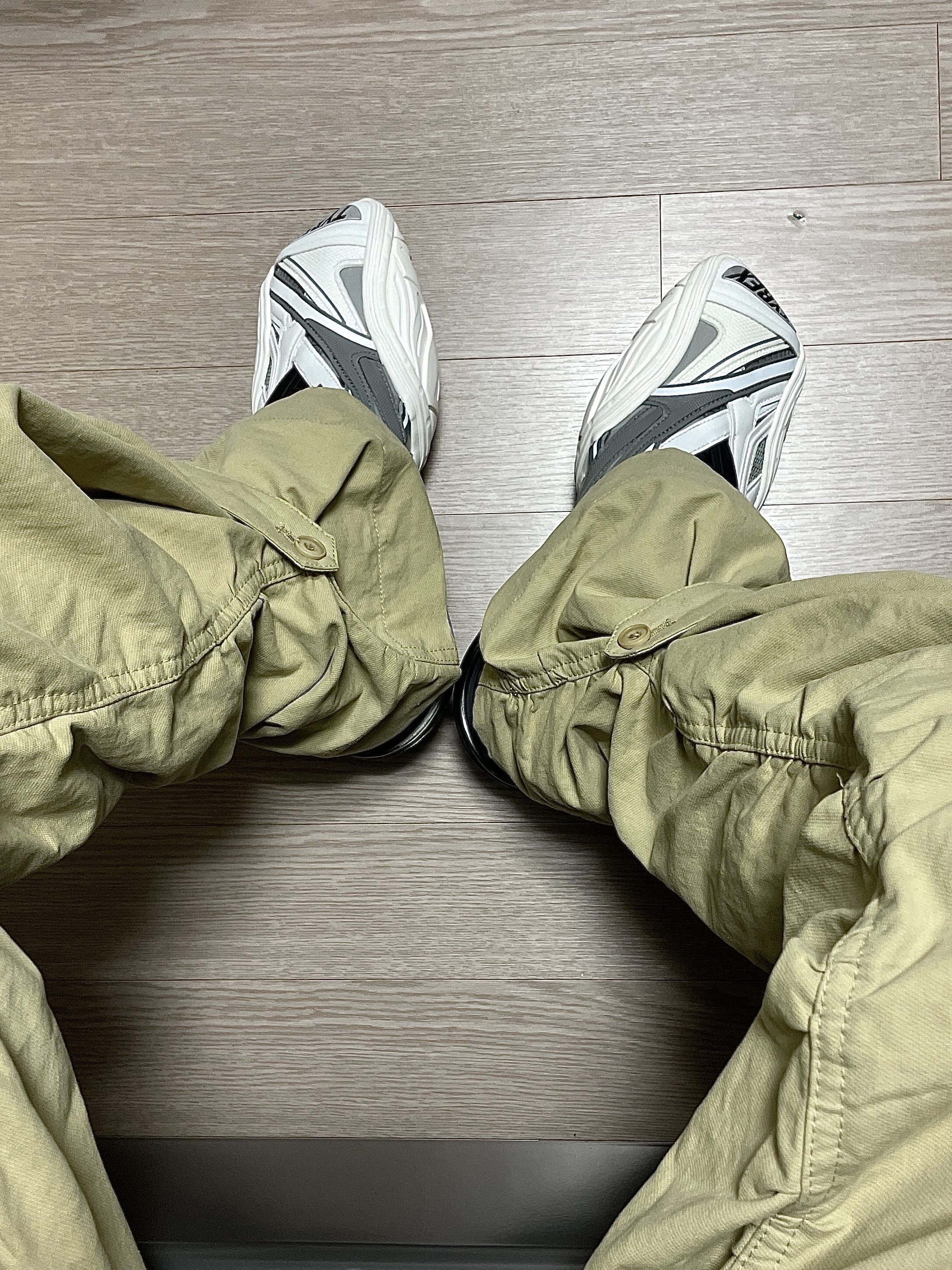 Balenciaga Tyrex Sneakers Black White 착용 스타일 - 3