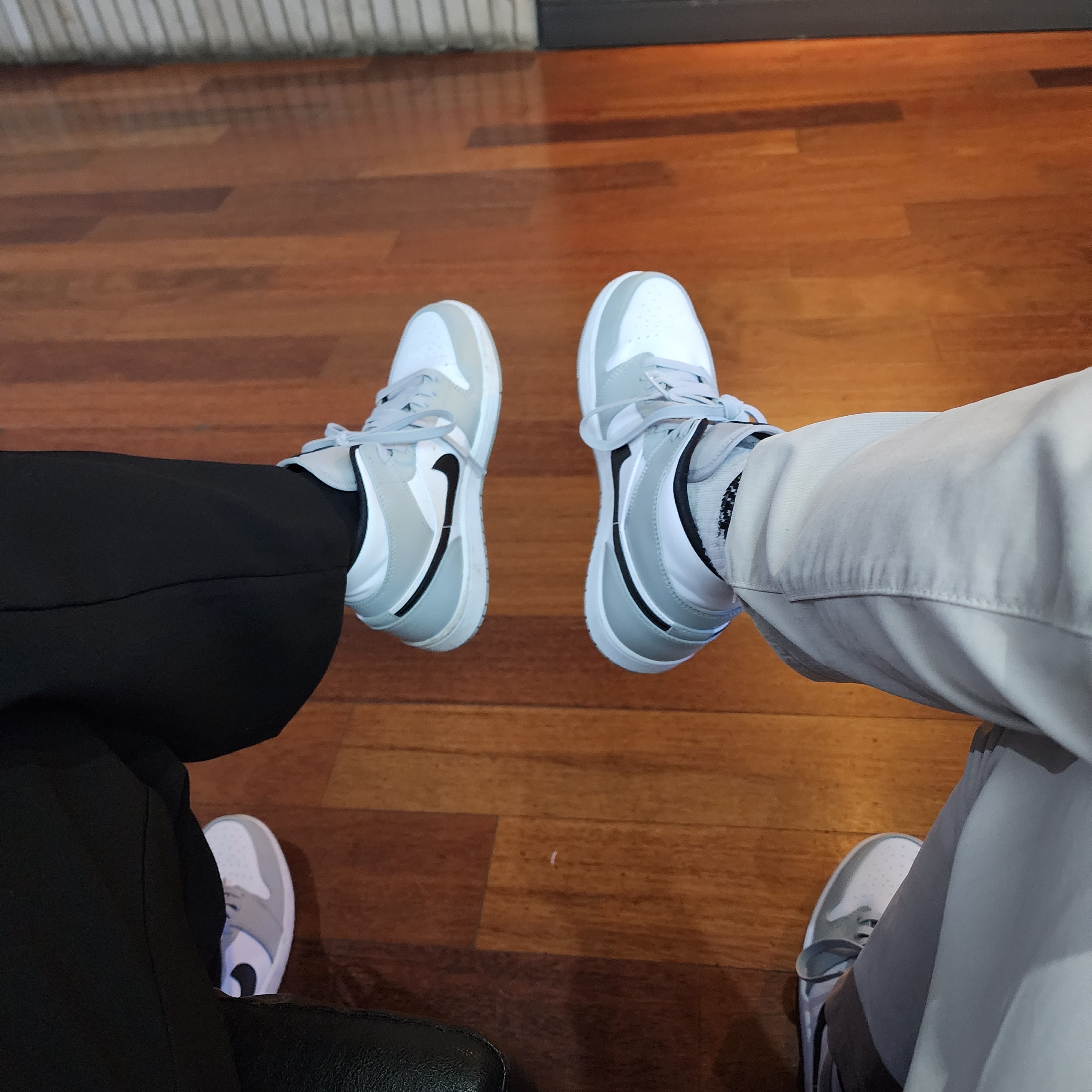 Jordan 1 Mid Light Smoke Grey 착용 스타일