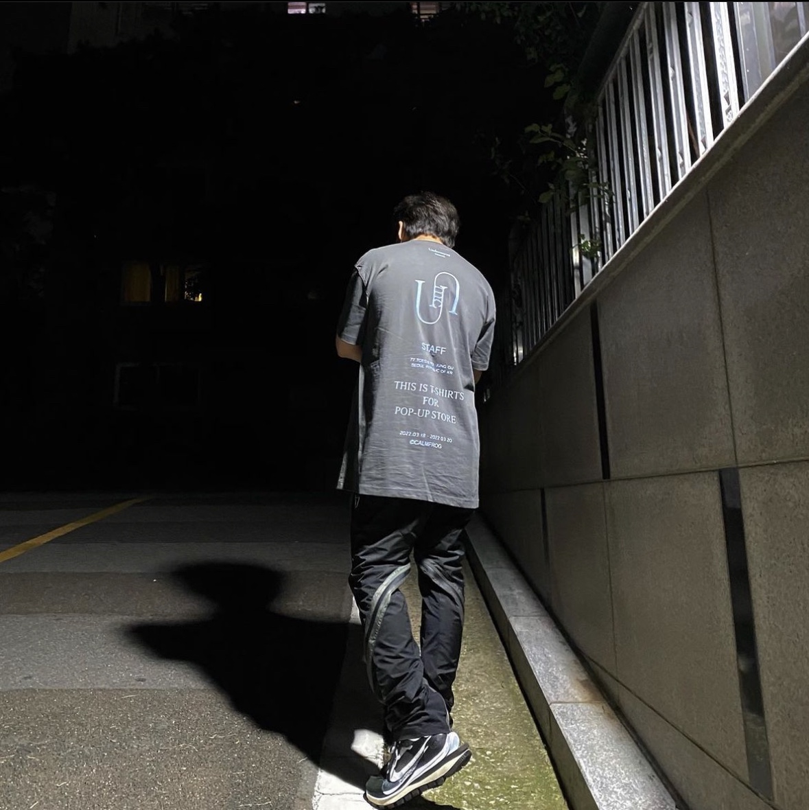 Undermycar Shinsegae Pop-Up T-Shirt Scandinavian - 22SS, Nike x Sacai VaporWaffle Black White 착용 스타일