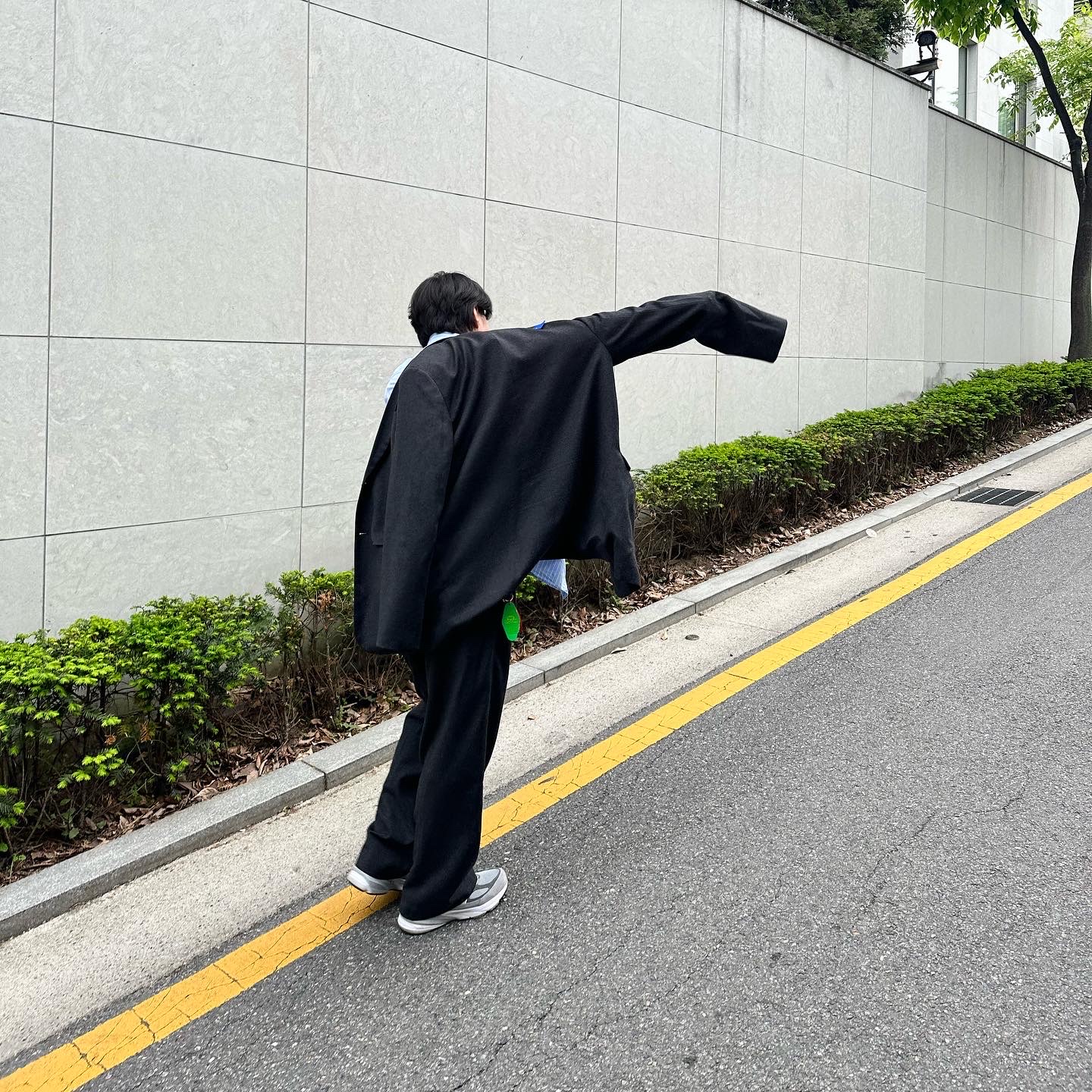 Zara x Ader Error Wool Pants Dark Grey, Zara x Ader Error Oversized Wool Blazer Dark Grey 착용 스타일 - 1