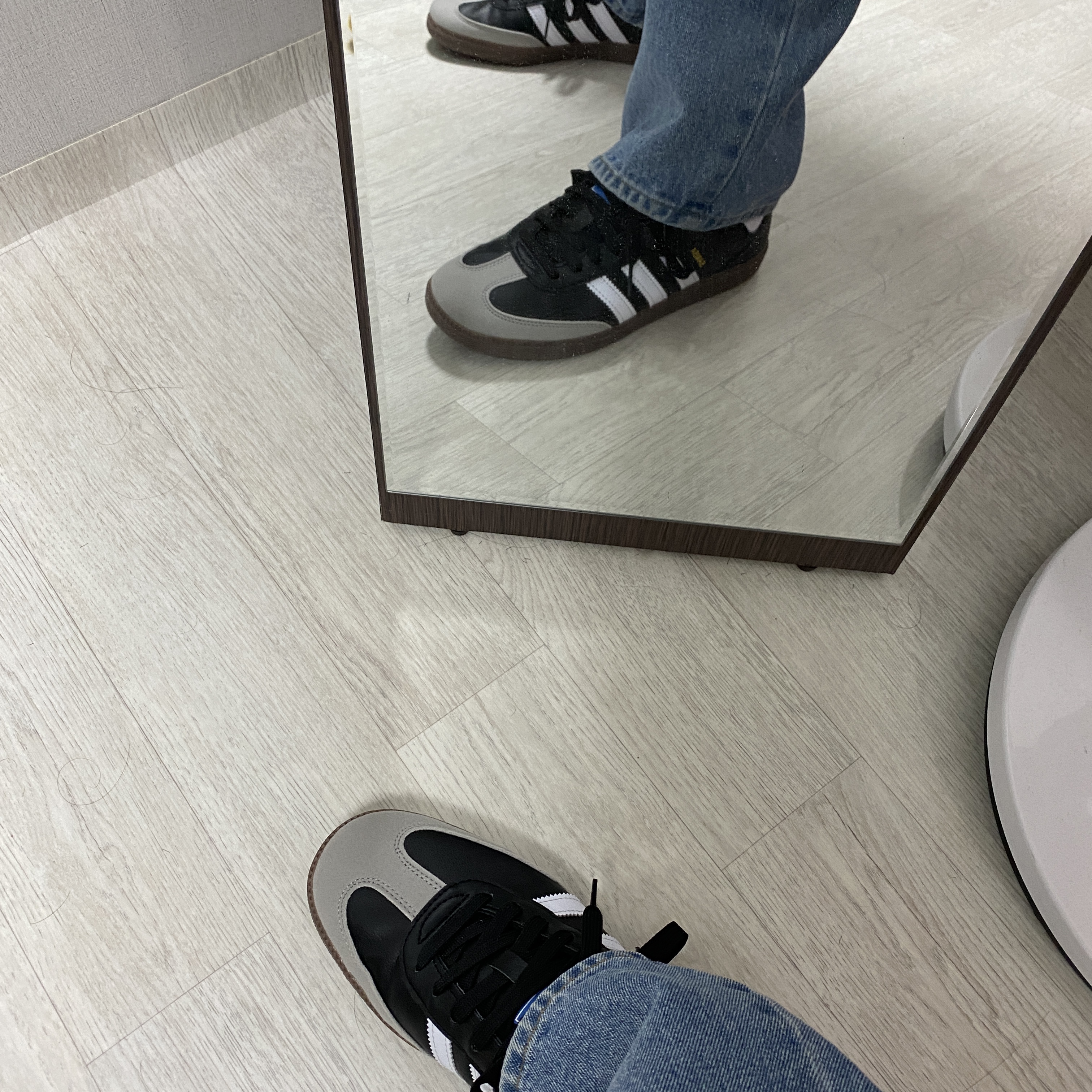 Adidas Samba Vegan Black White 착용 스타일