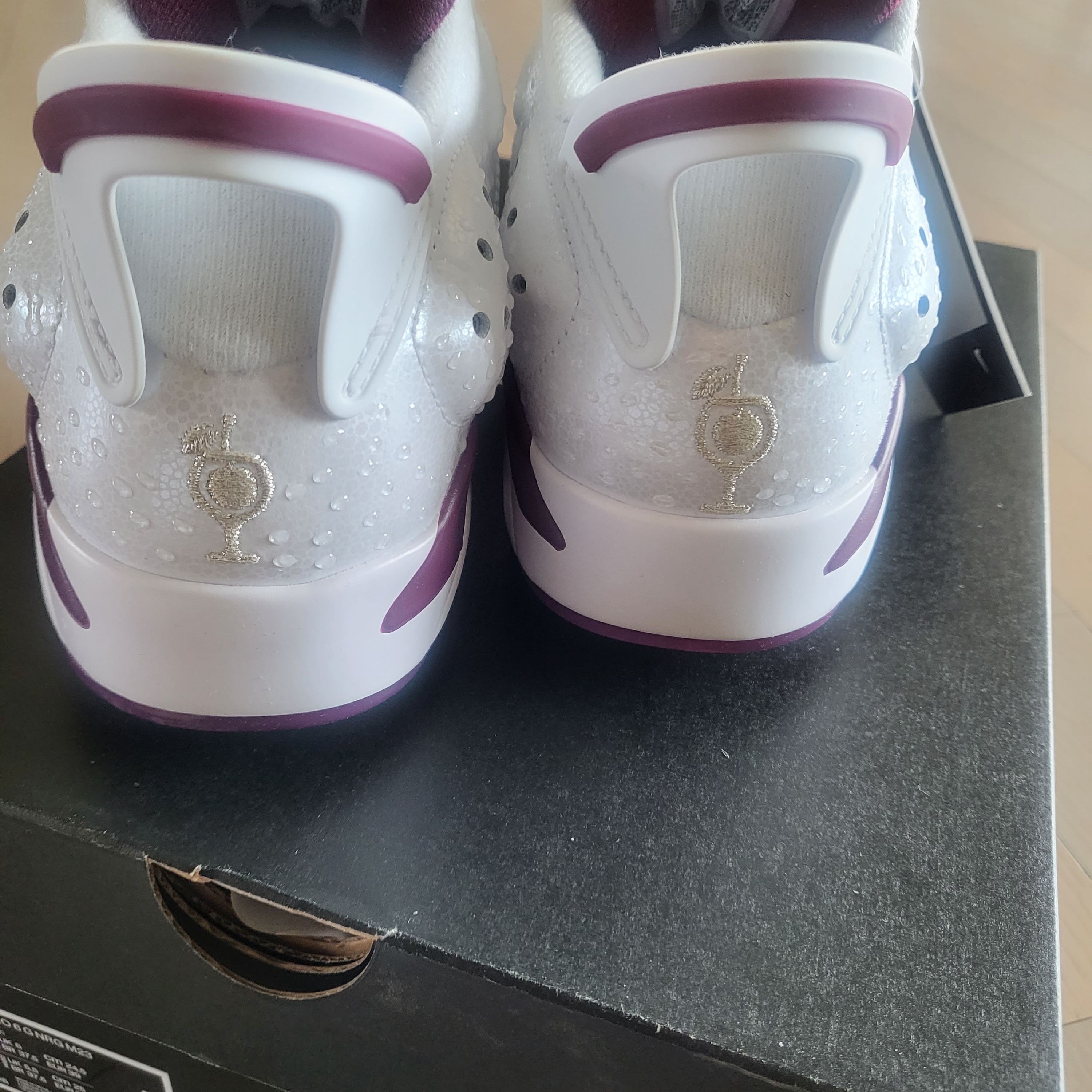 Jordan 6 Retro Low Golf White and Bordeaux 착용 스타일 - 3