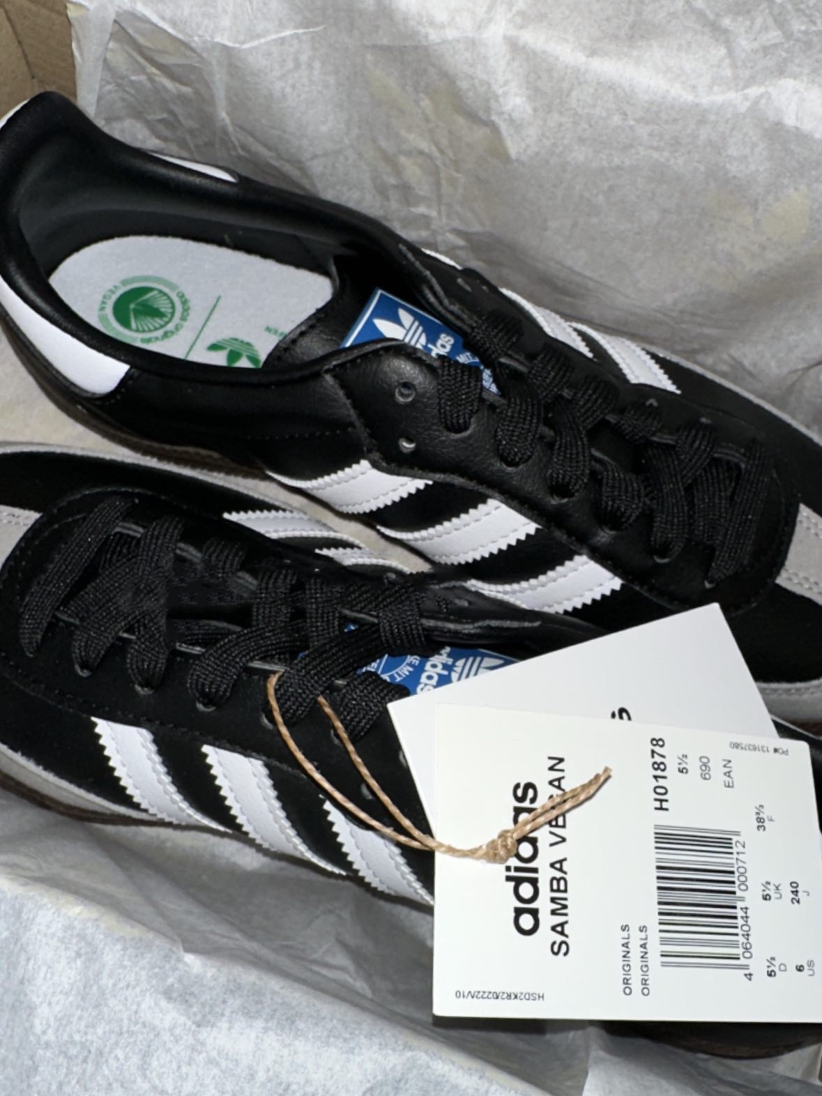 Adidas Samba Vegan Black White 착용 스타일 - 2