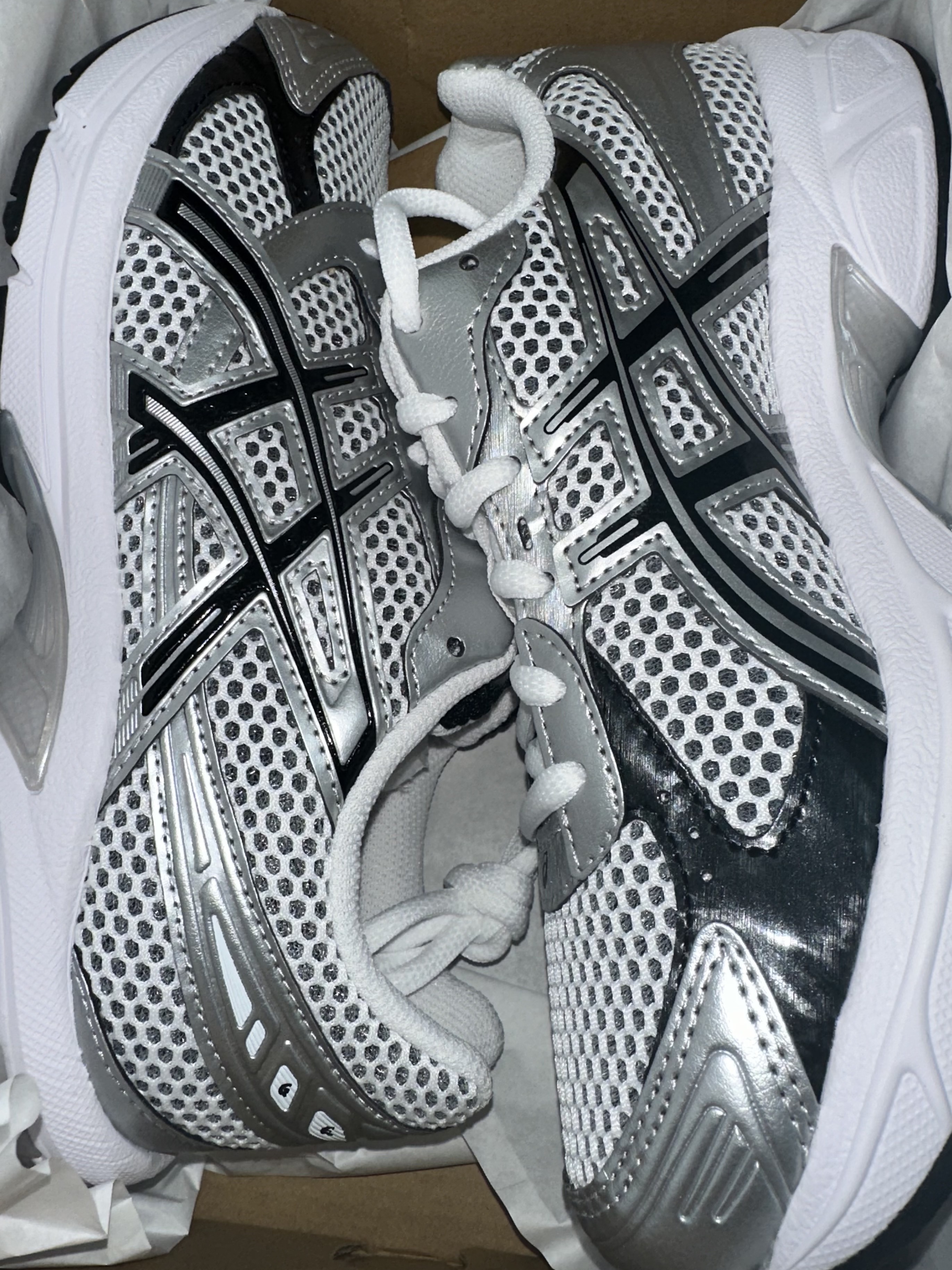 Asics Gel-1130 White Black 착용 스타일 - 1