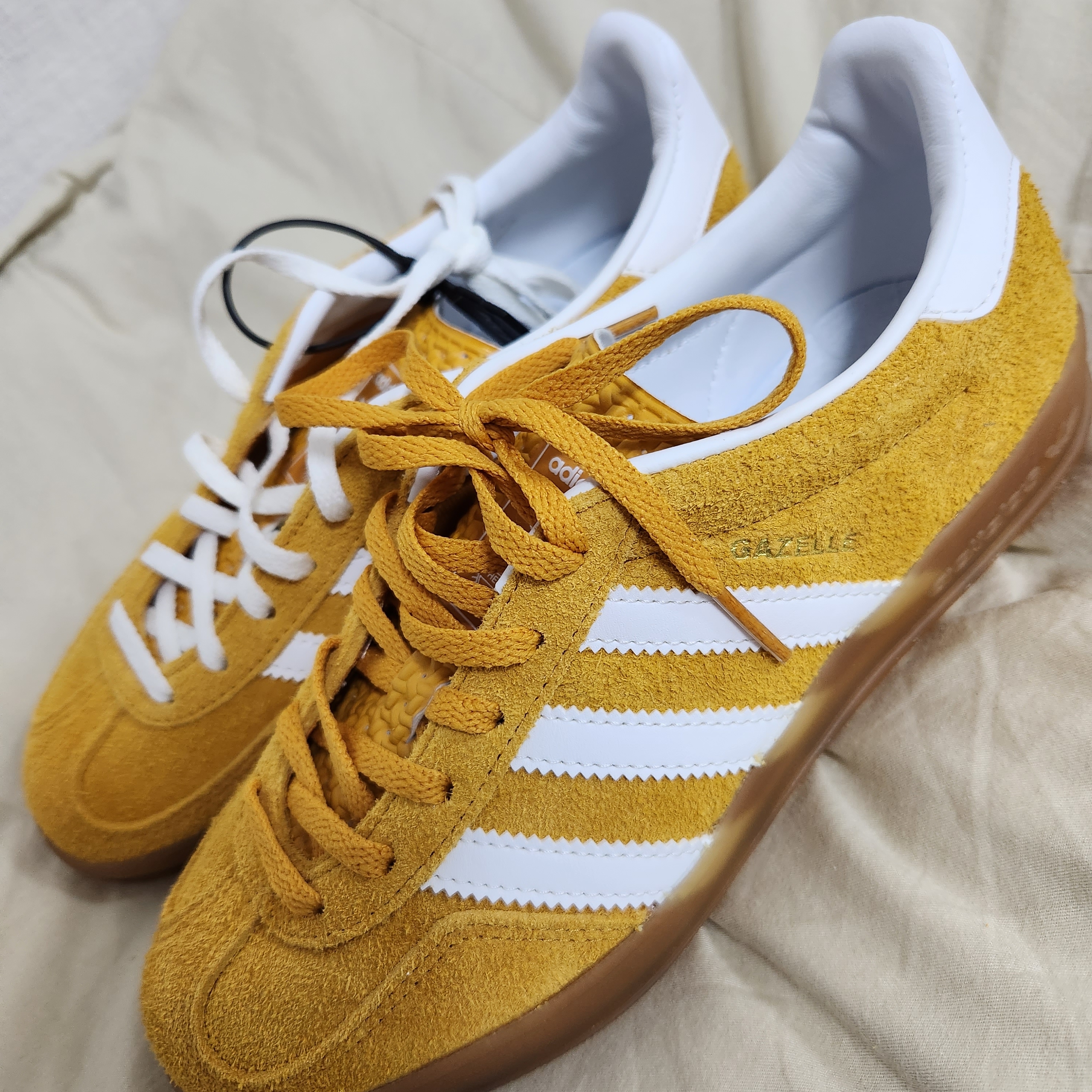 (W) Adidas Gazelle Indoor Orange Peel Cloud White 착용 스타일 - 2