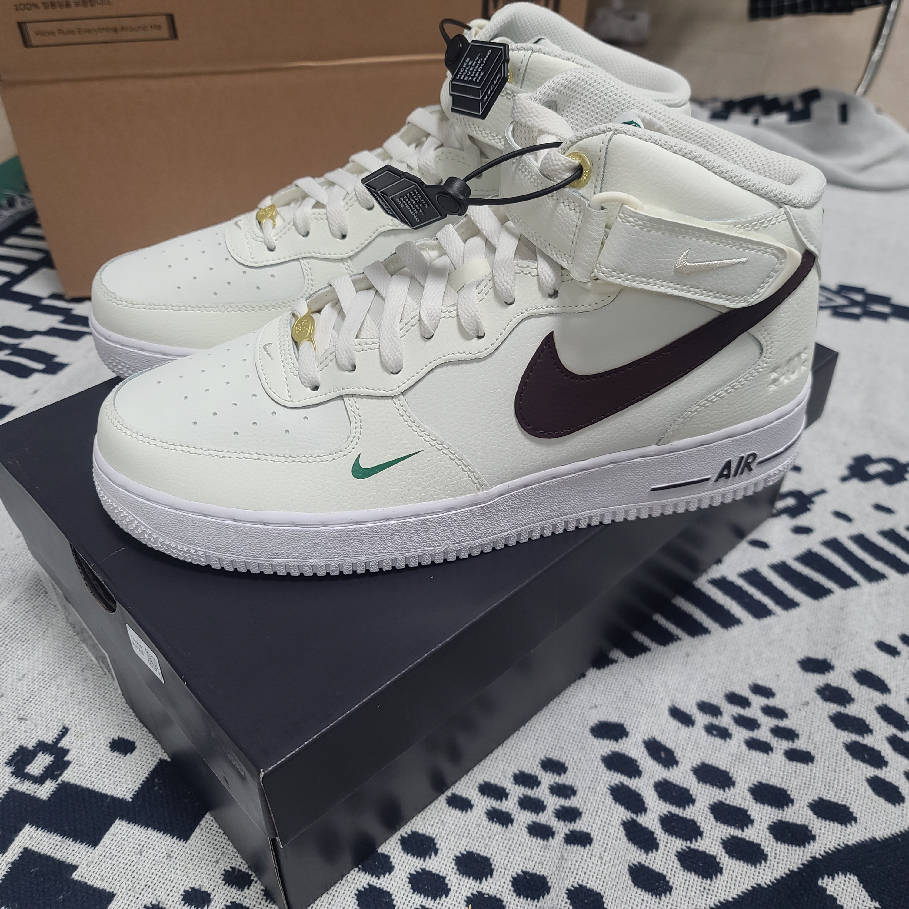 Nike Air Force 1 '07 LV8 40th Anniversary Join Forces Sail Brown Basalt 착용 스타일