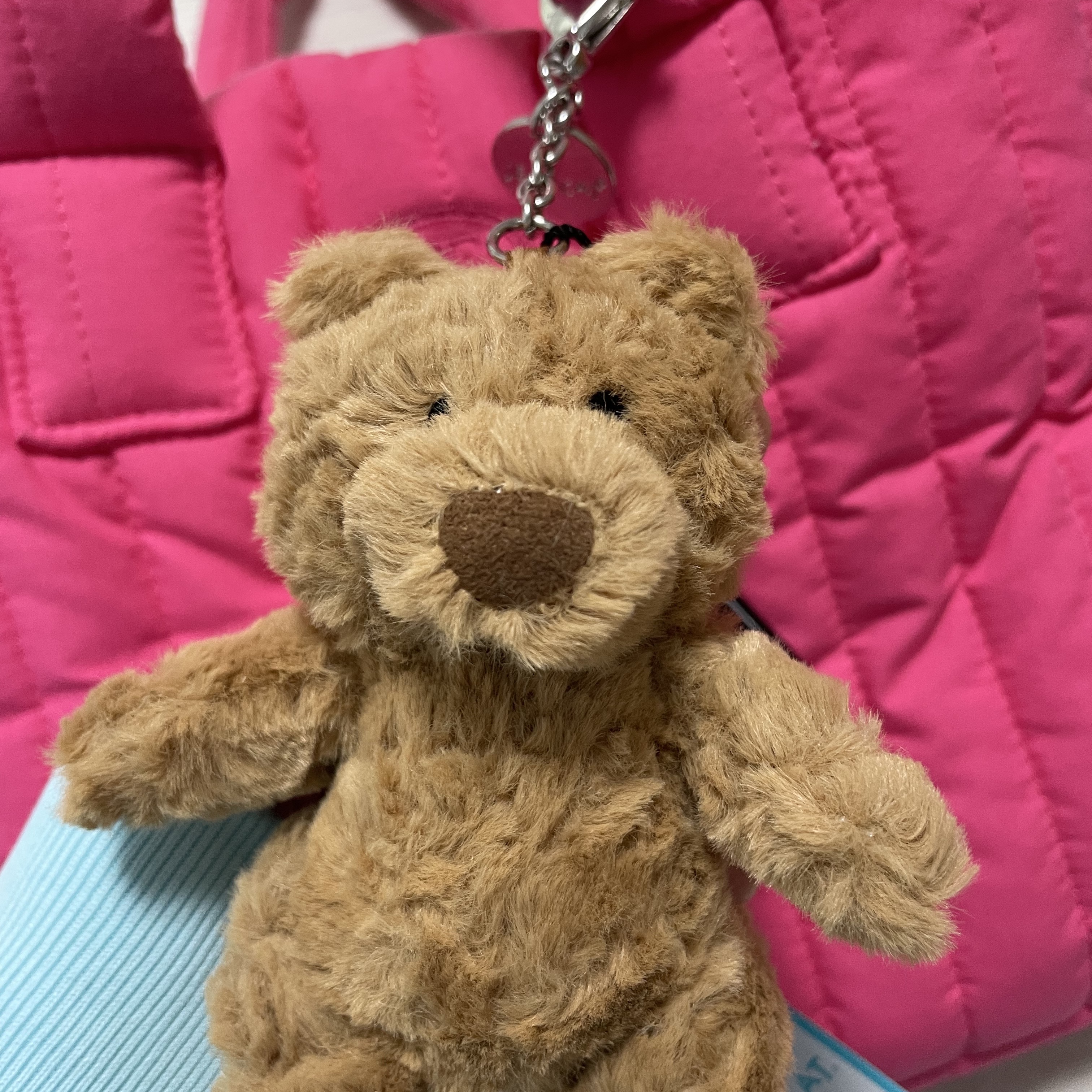 Jellycat Bartholomew Bear Bag Charm Brown 착용 스타일 - 1