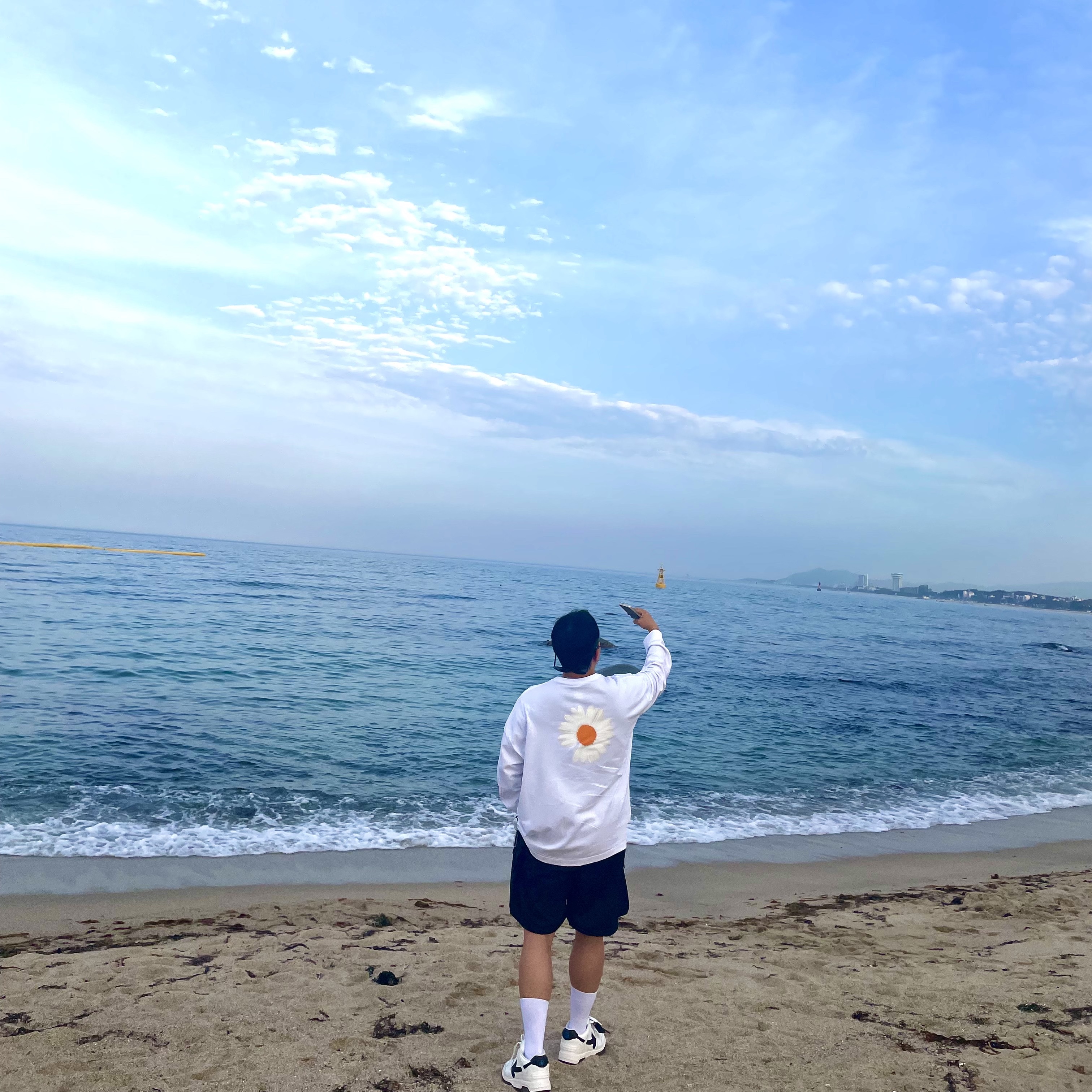 Nike x Peaceminusone LS T-Shirt White (DR0098-100), Off-White Out of Office OOO Sneakers Black White Blue 착용 스타일