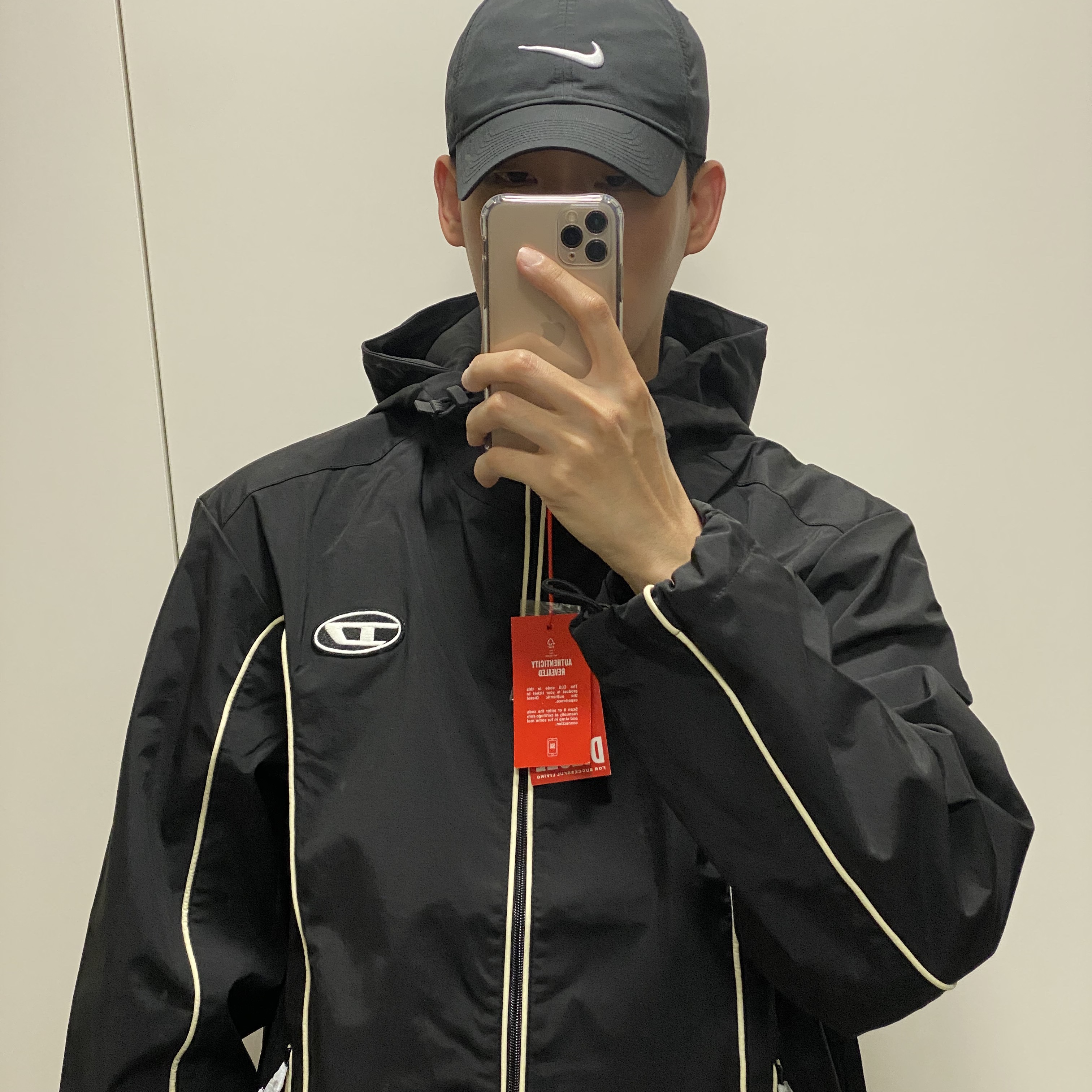 Diesel J-Hives Windbreaker with Contrast Piping Black 착용 스타일