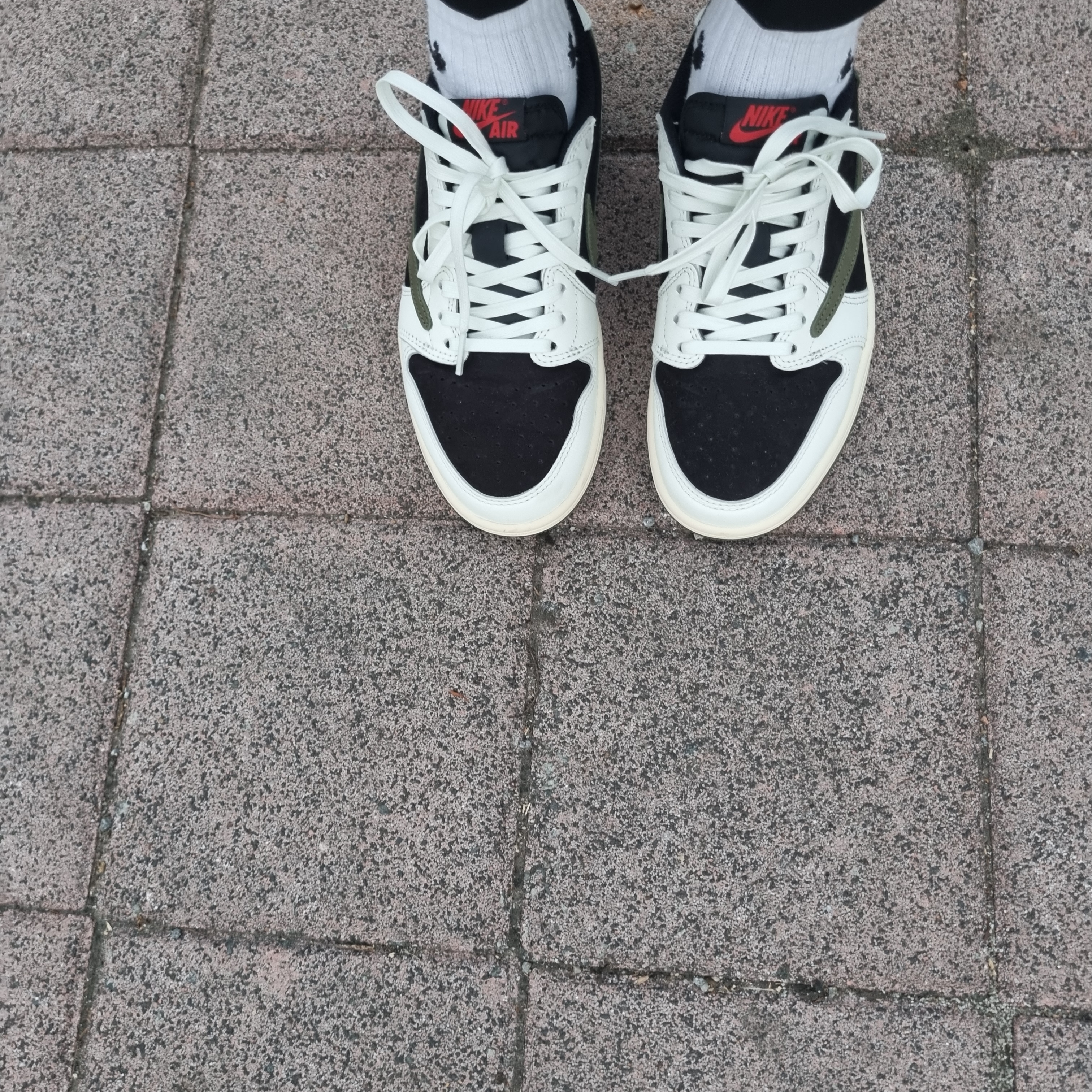 (W) Jordan 1 x Travis Scott Retro Low OG SP Medium Olive 착용 스타일