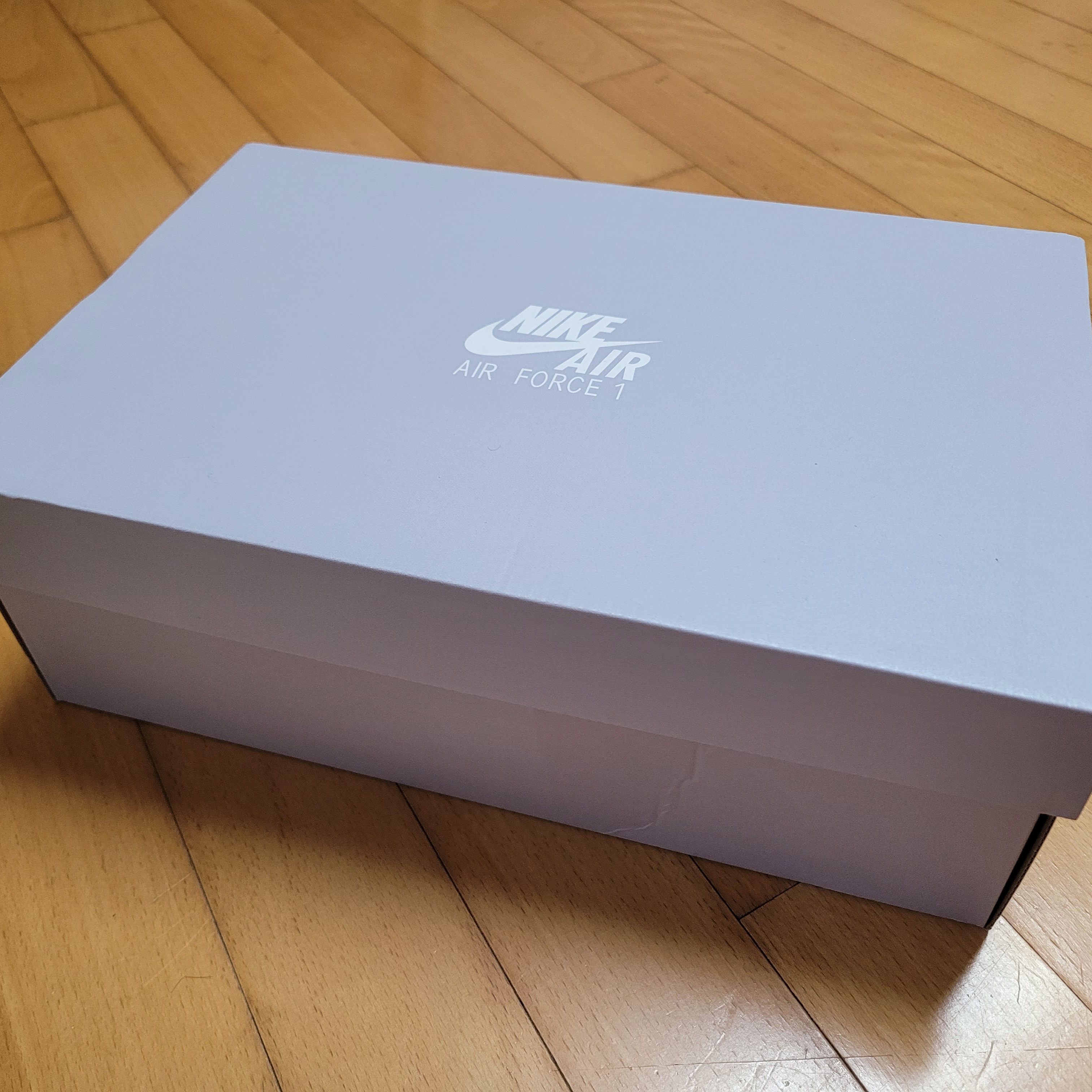 (W) Nike Air Force 1 Mid '07 Leather Triple White, (GS) Nike Air Force 1 Mid LE White 착용 스타일 - 1