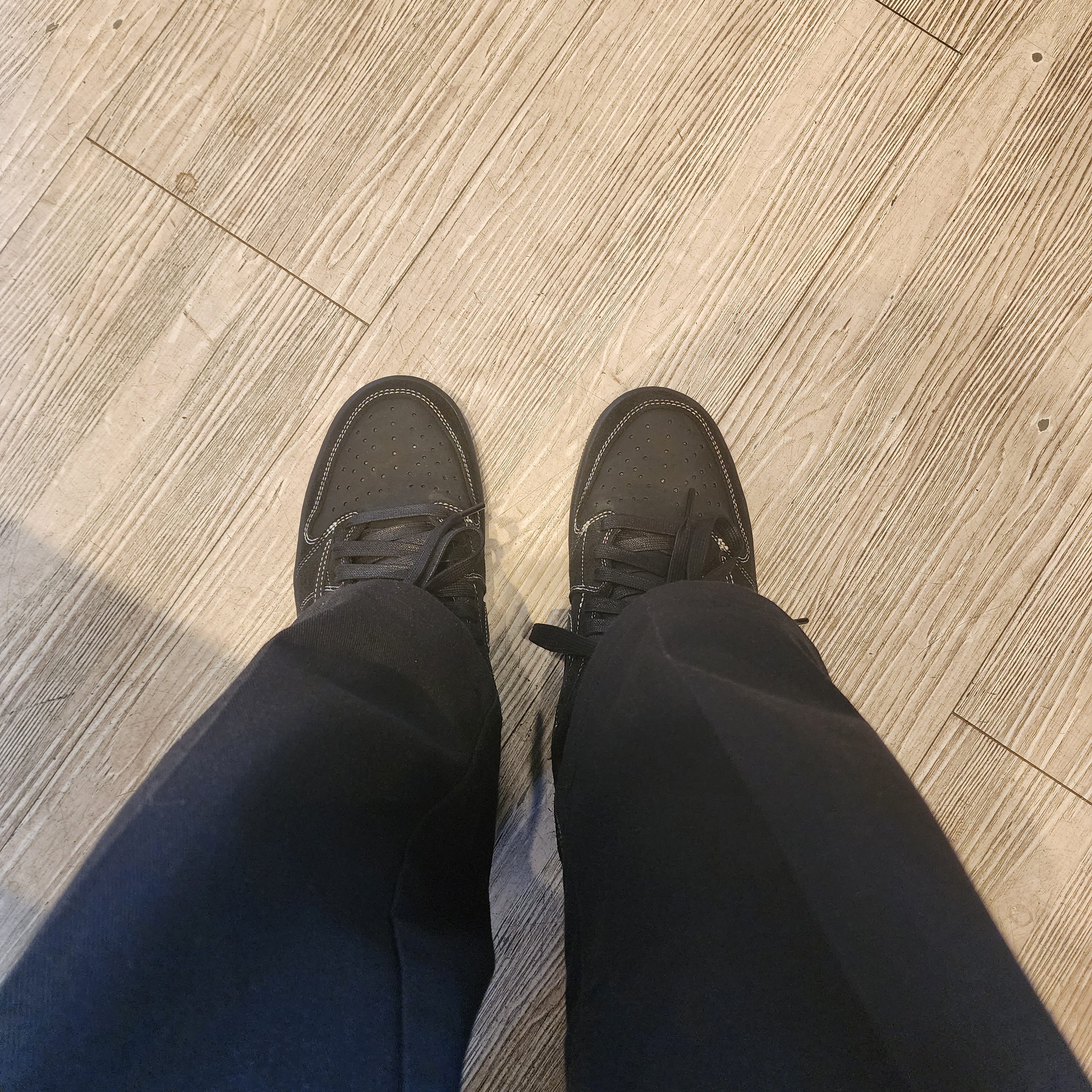 Jordan 1 x Travis Scott Retro Low OG SP Black Phantom 착용 스타일