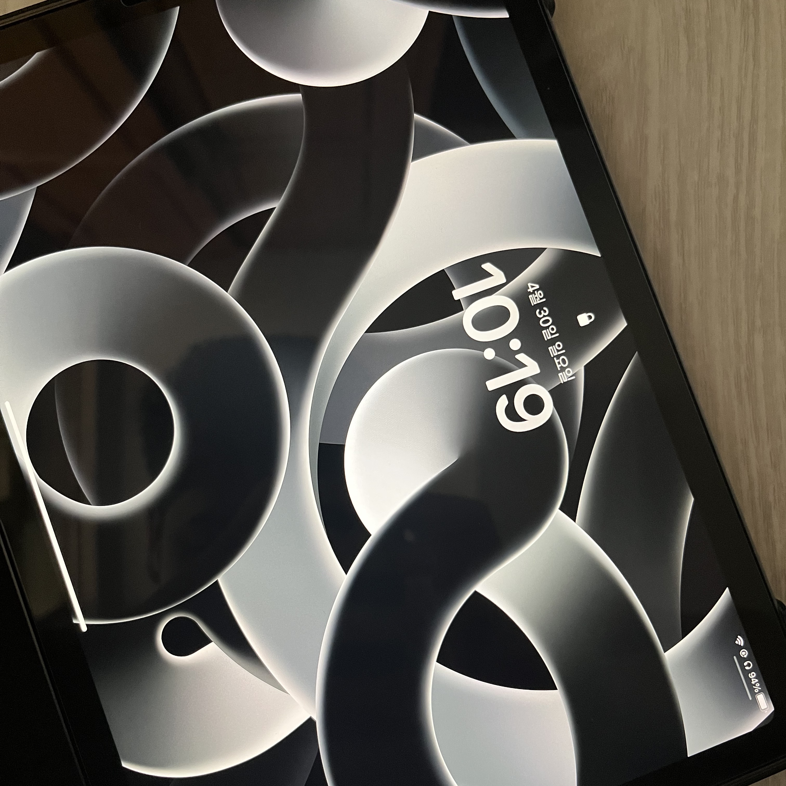 Apple iPad Air 5th Gen Wifi 64GB Space Gray (Korean Ver.) 착용 스타일