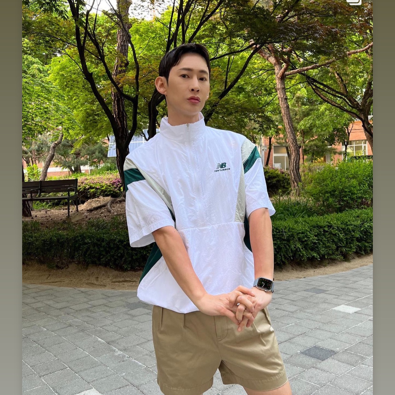 New Balance x Thisisneverthat 860v2 White, Apple Watch Hermes Series 8 45mm Silver Stainless Steel Case with Single Tour Vert Rousseau (Korean Ver.) 착용 스타일 - 1