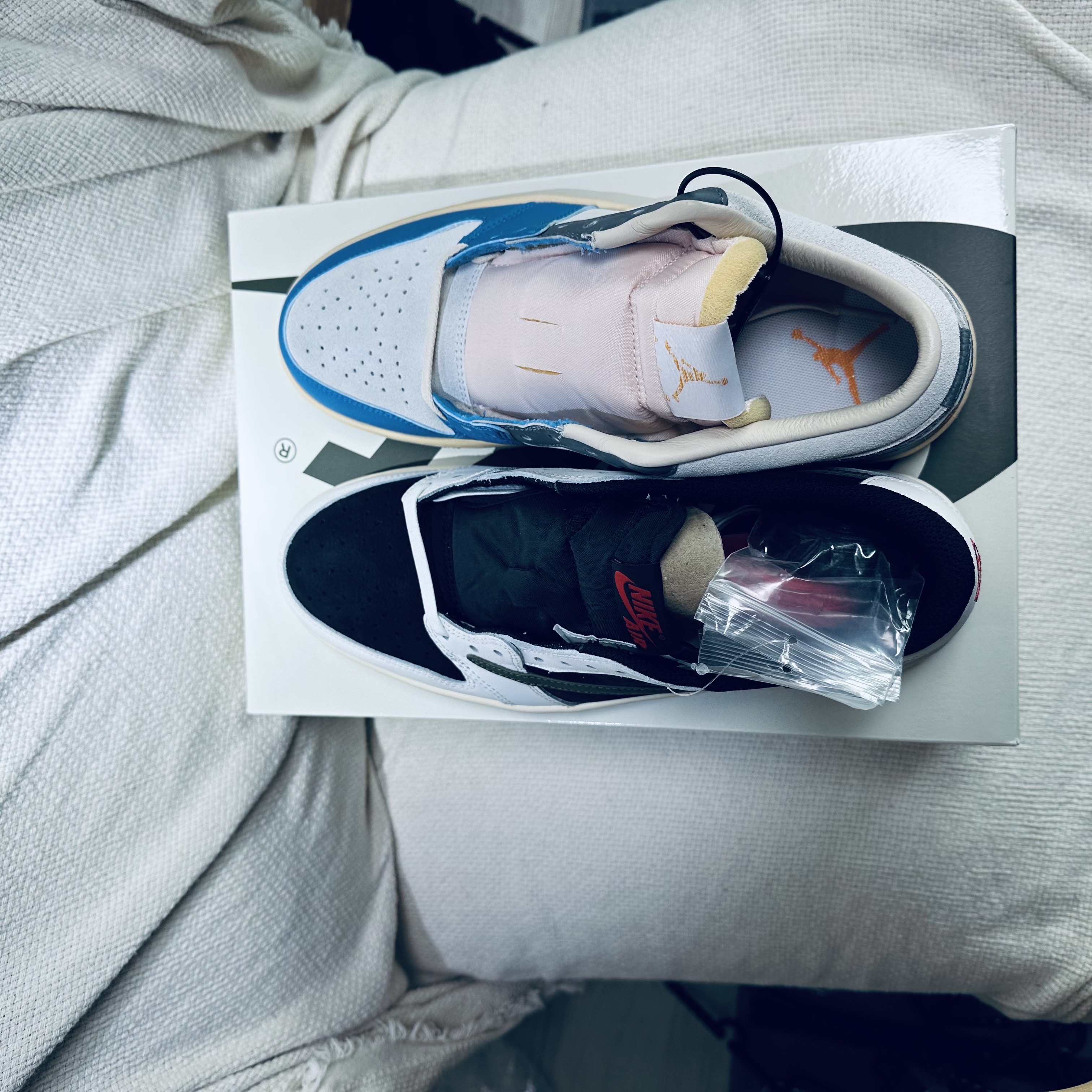 (W) Jordan 1 x Travis Scott Retro Low OG SP Medium Olive 착용 스타일 - 3