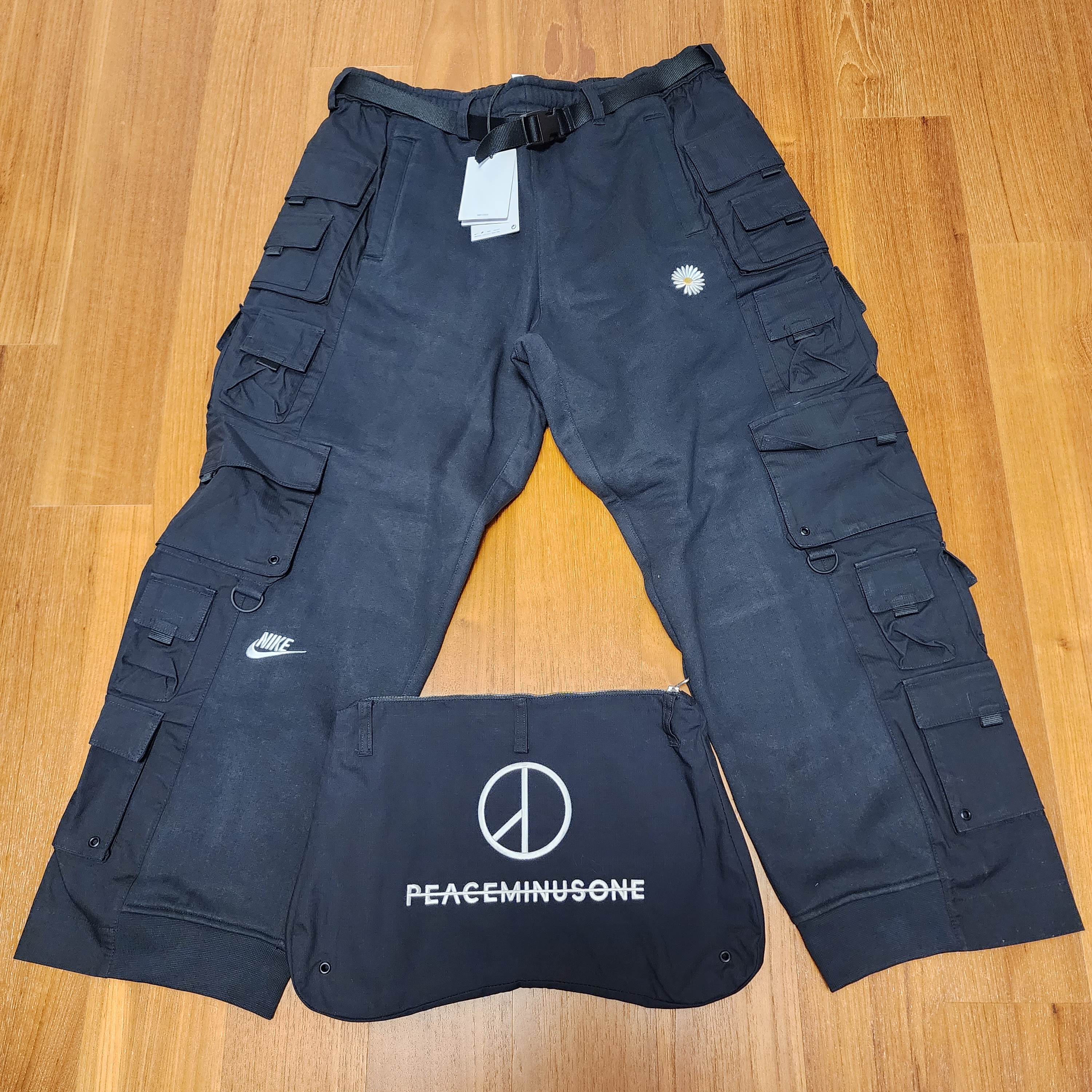 Nike x Peaceminusone Wide Pants Black (DR0096-010) 착용 스타일 - 2