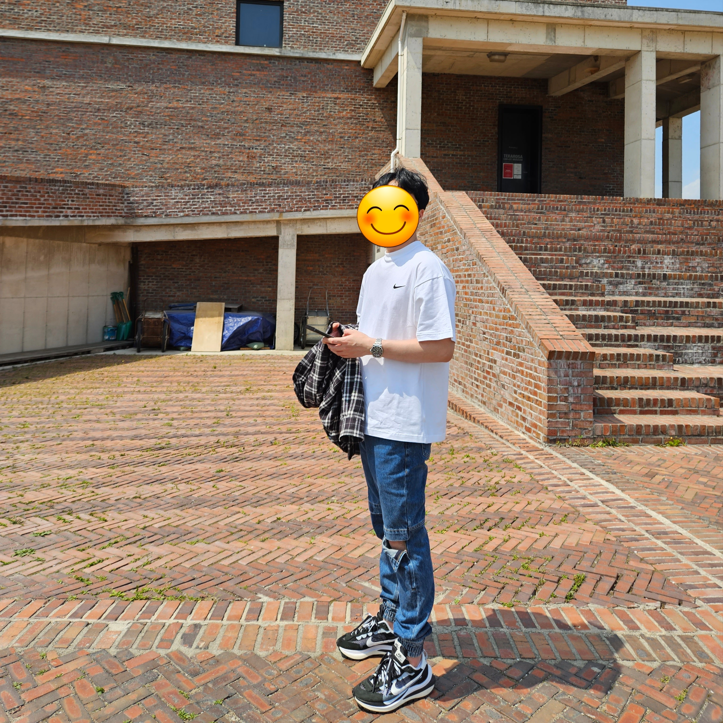 Nike x Stussy T-Shirt White (DV1774-100), Nike x Sacai VaporWaffle Black White 착용 스타일 - 1