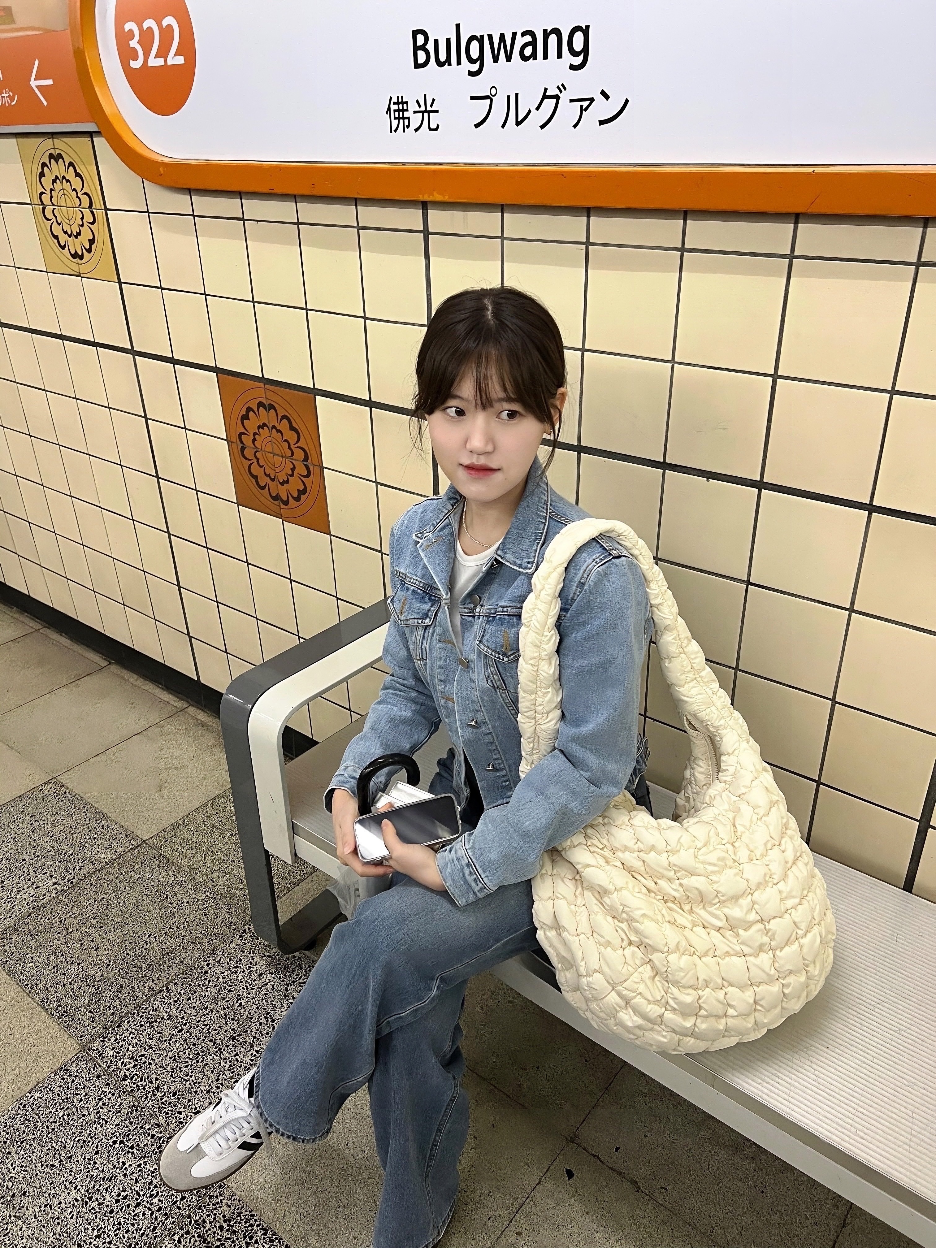 COS Quilted Oversized Shoulder Bag Off White Light Beige 착용 스타일